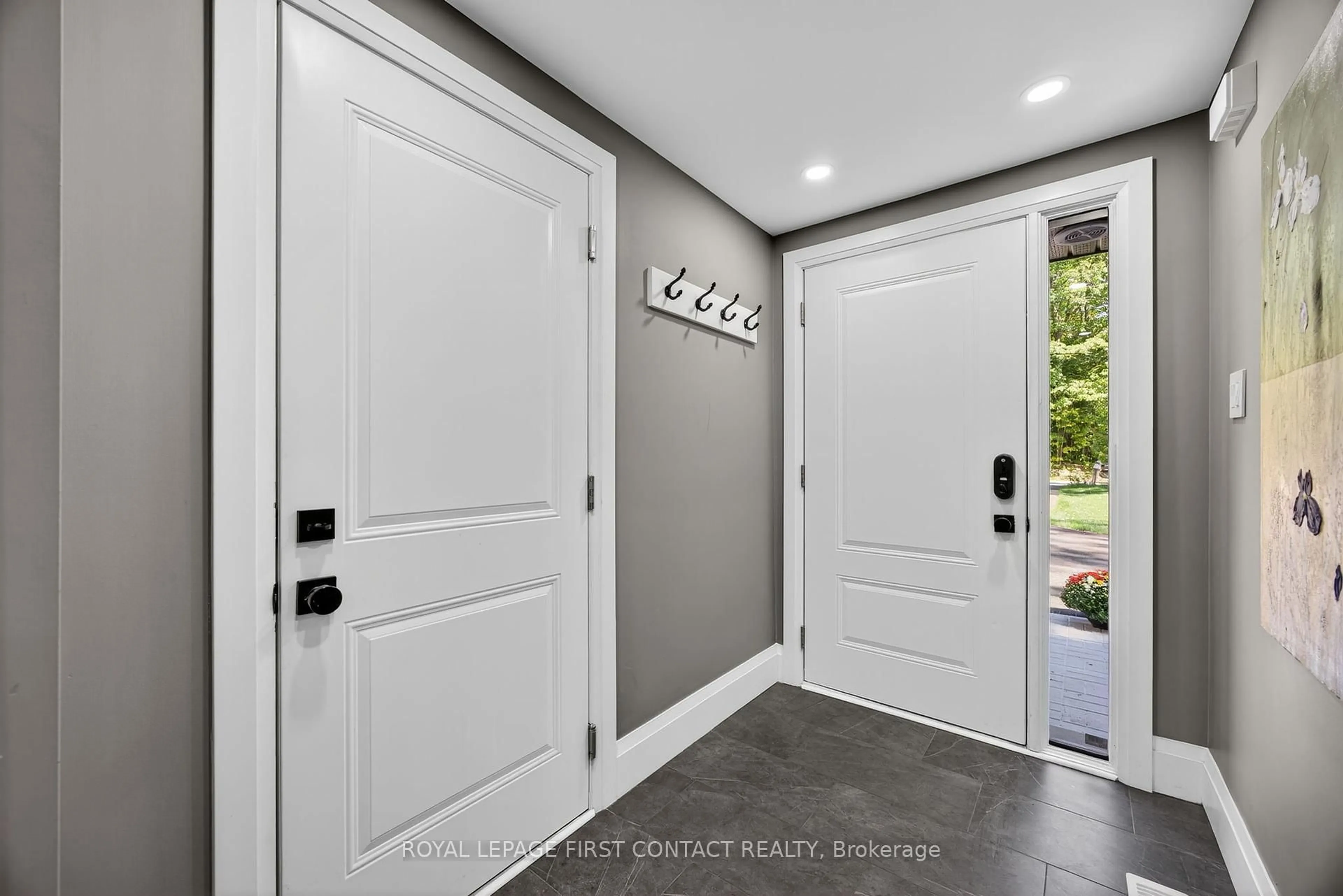 Indoor entryway for 3200 Goldstein Rd, Severn Ontario L0K 2B0