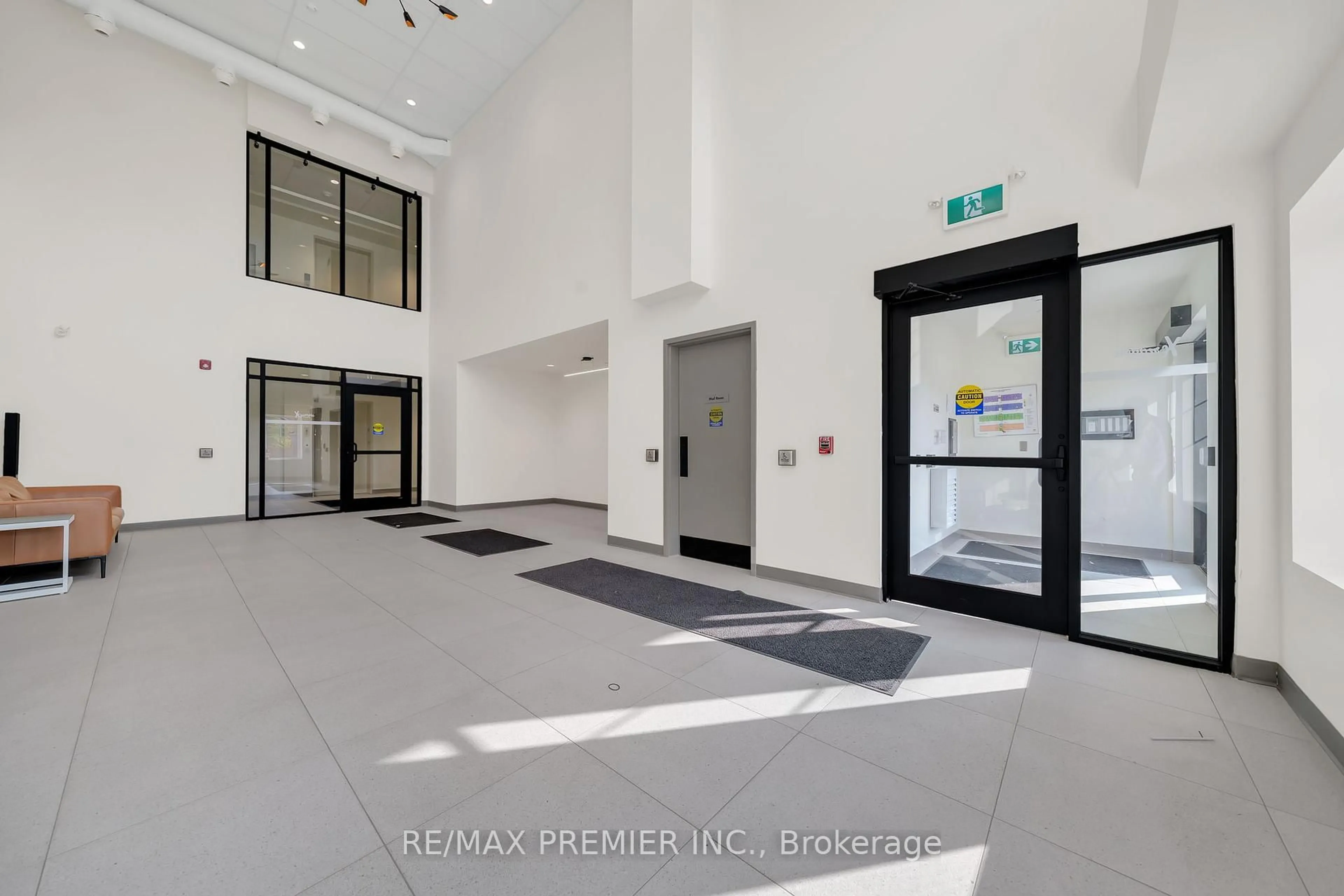 Indoor foyer for 121 Mary St #309, Clearview Ontario L0M 1G0