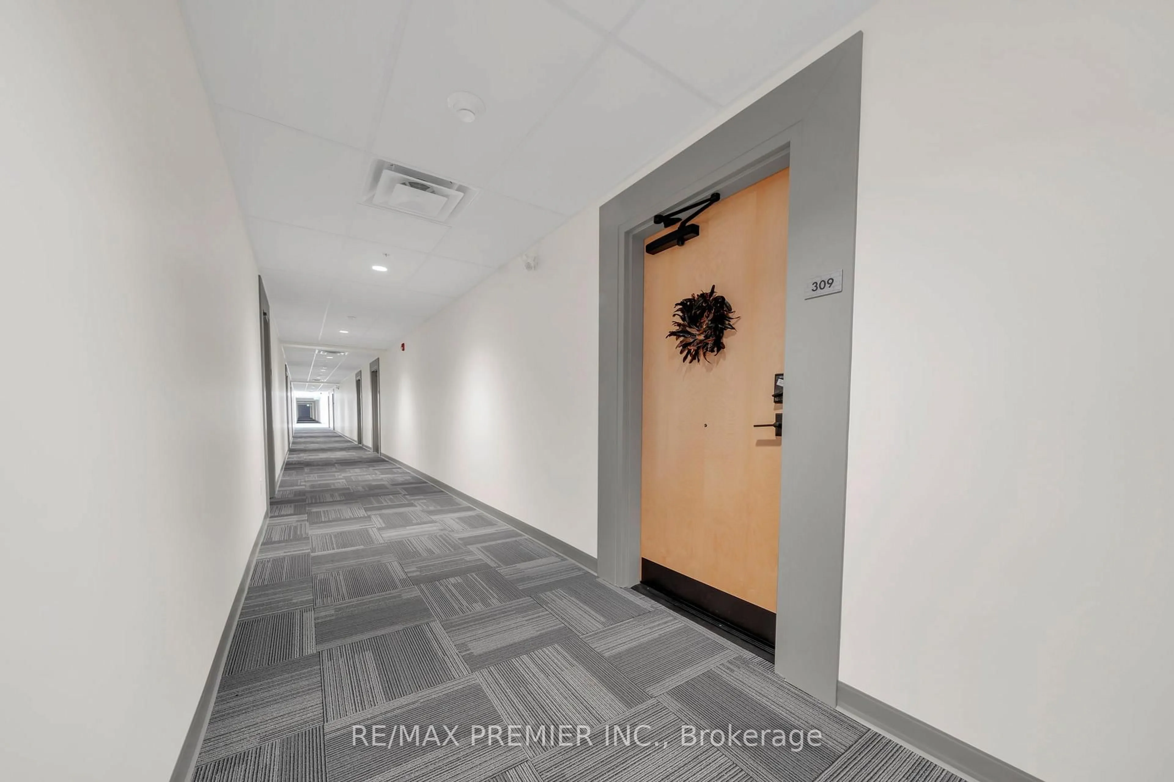 Indoor foyer for 121 Mary St #309, Clearview Ontario L0M 1G0