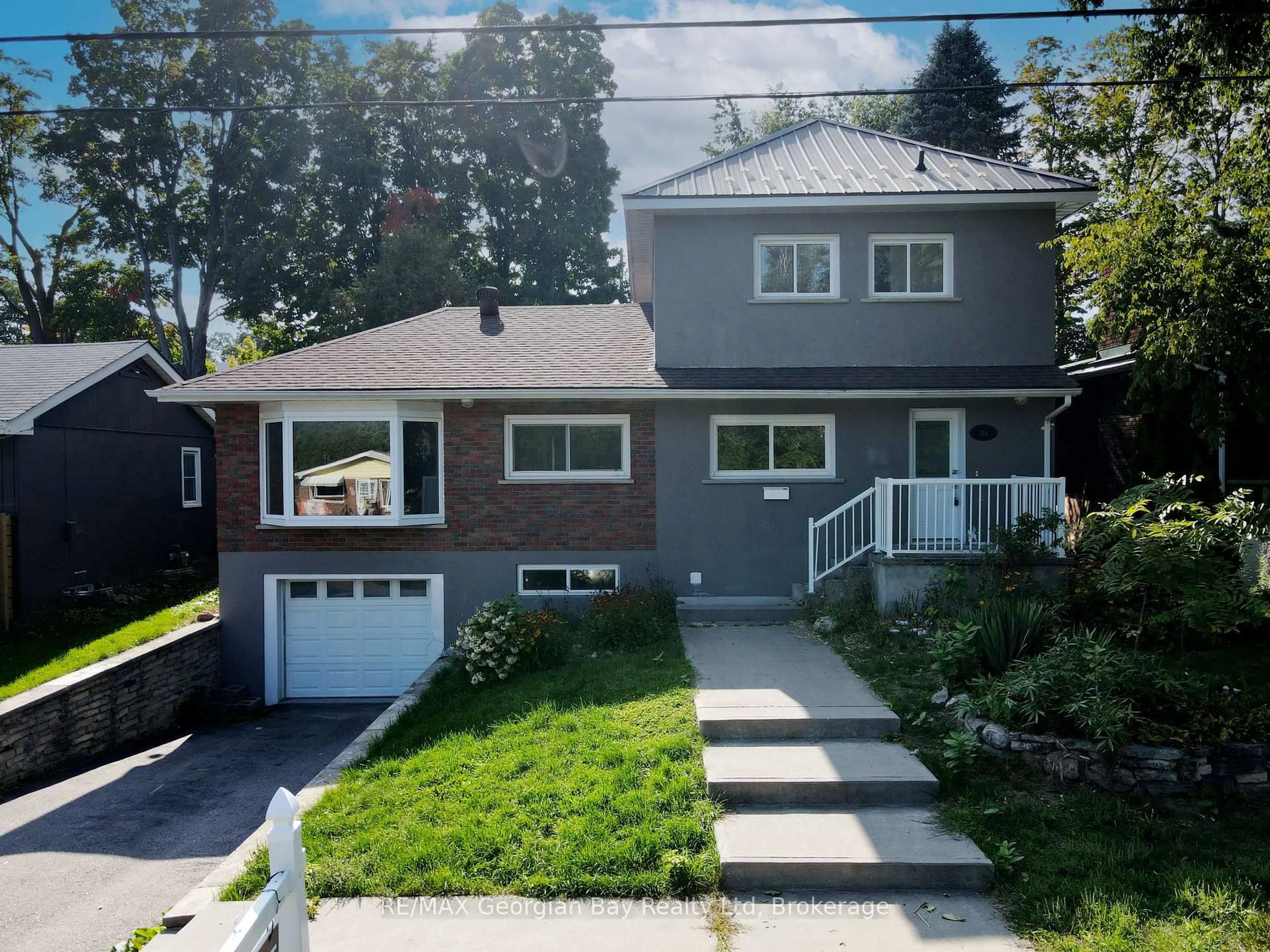Unknown for 124 Ninth St, Midland Ontario L4R 4B8