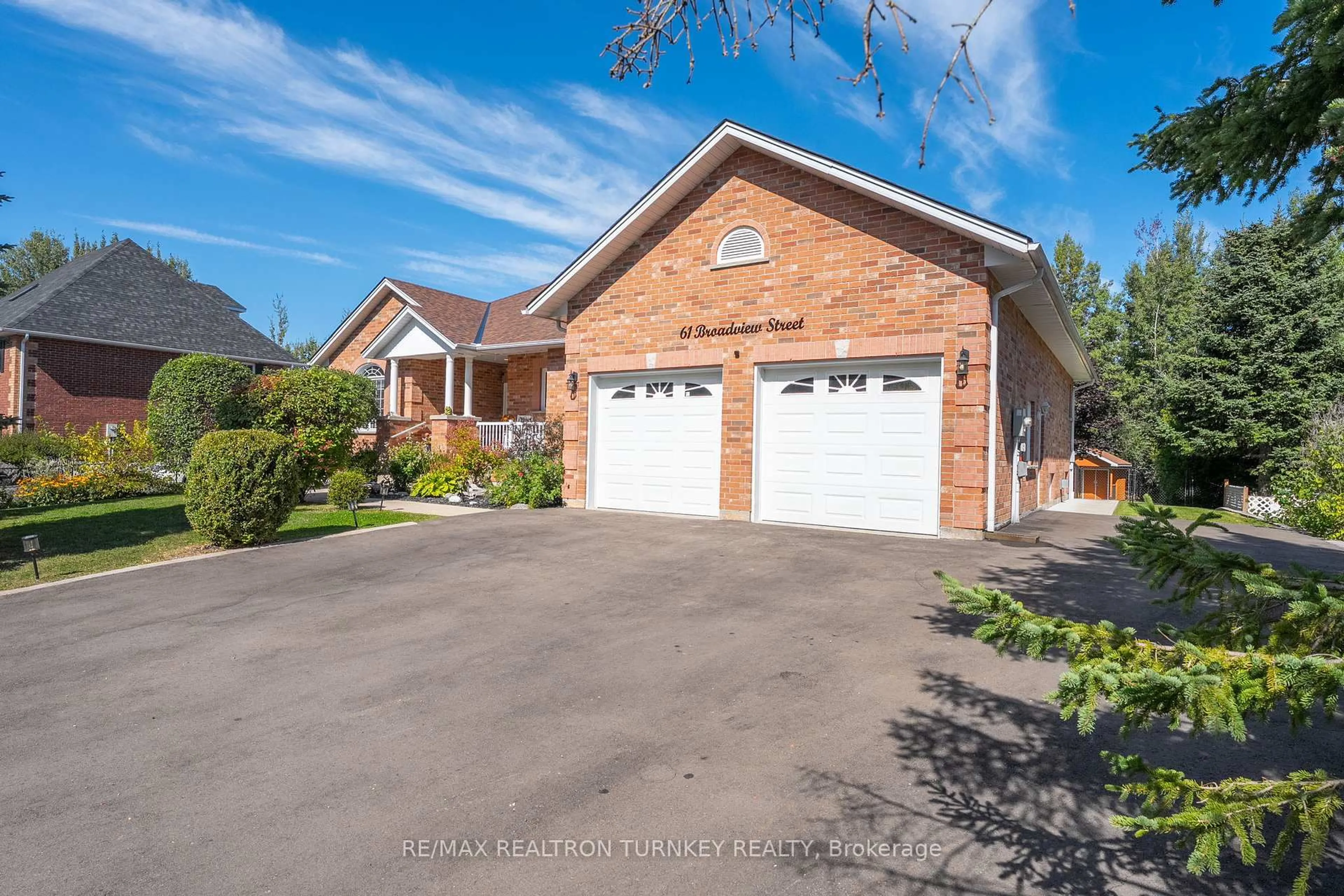 Home with brick exterior material, street for 61 Broadview St, Collingwood Ontario L9Y 3Z1