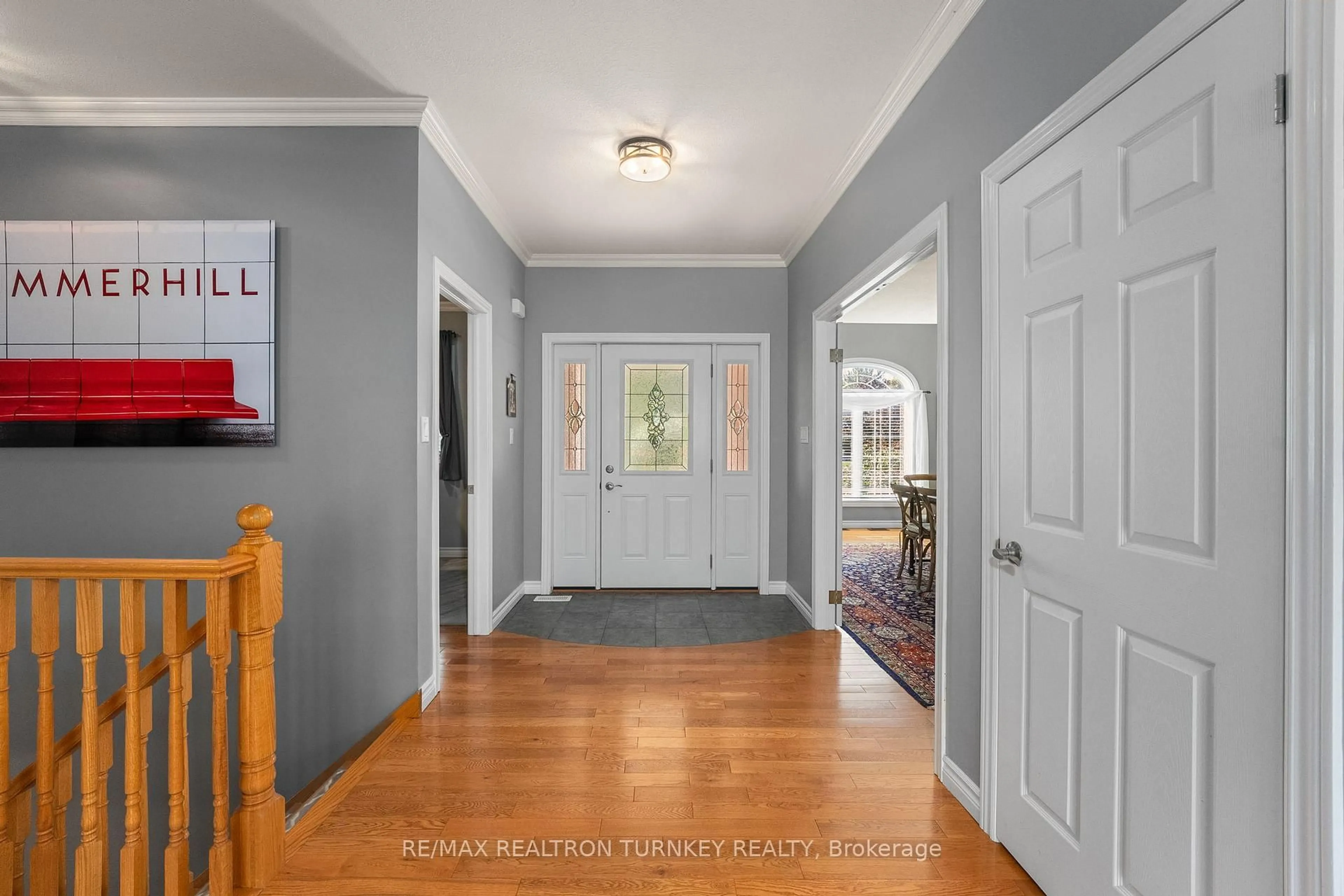 Indoor entryway for 61 Broadview St, Collingwood Ontario L9Y 3Z1