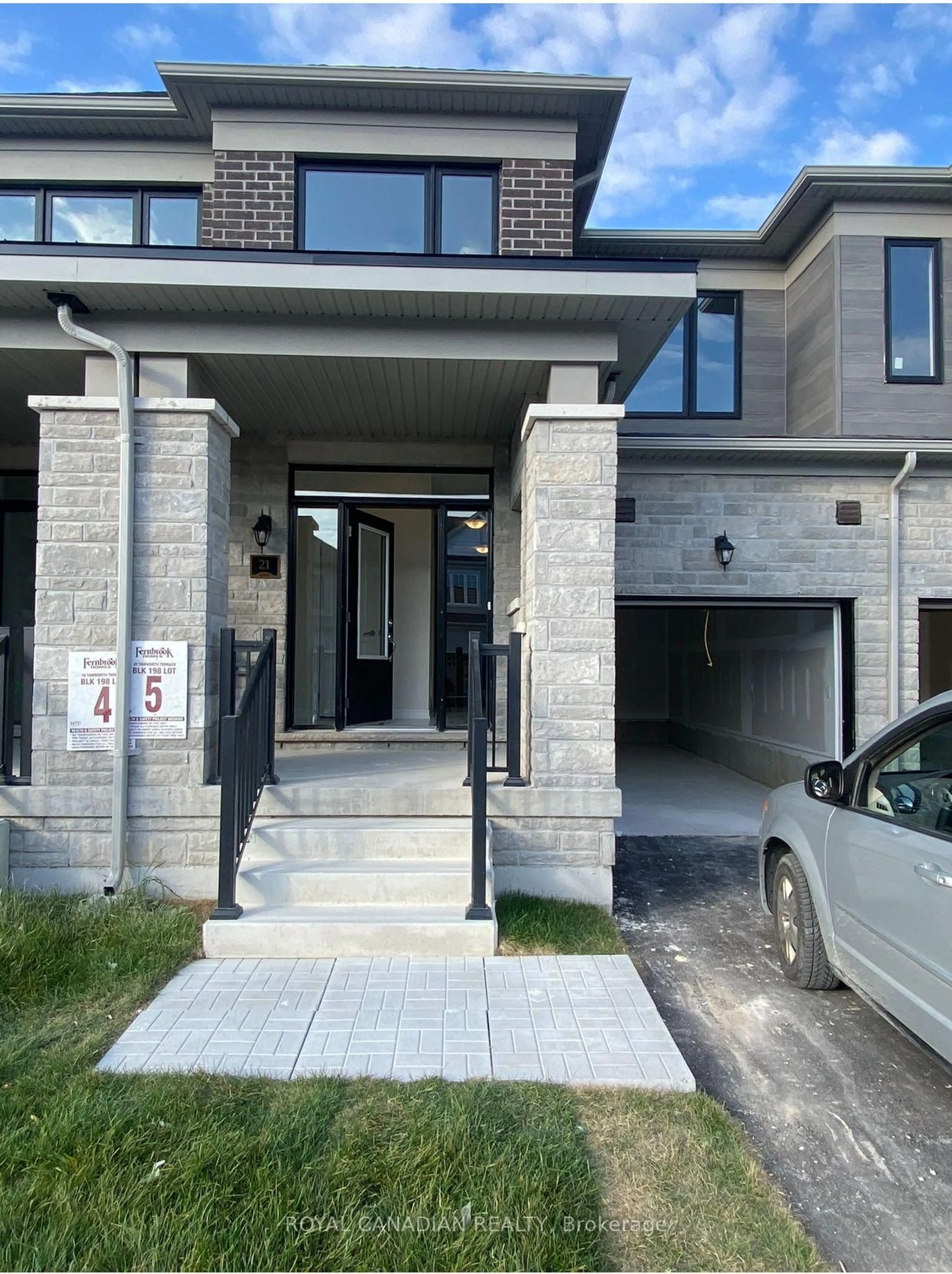 Home with brick exterior material, street for 21 Tamworth Terr, Barrie Ontario L9S 2Z8
