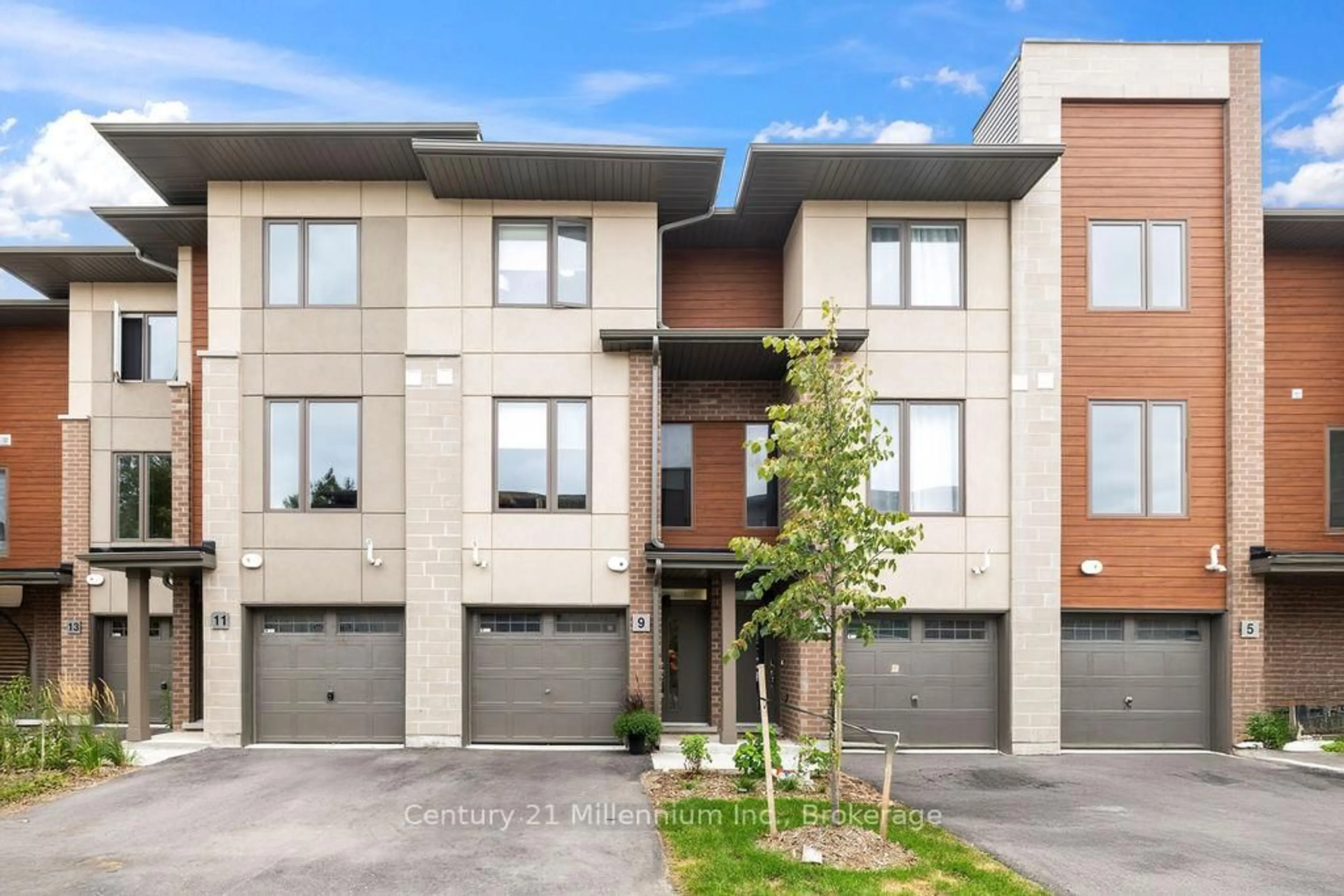 Home with brick exterior material, street for 9 Winters Cres, Collingwood Ontario L9Y 5T1