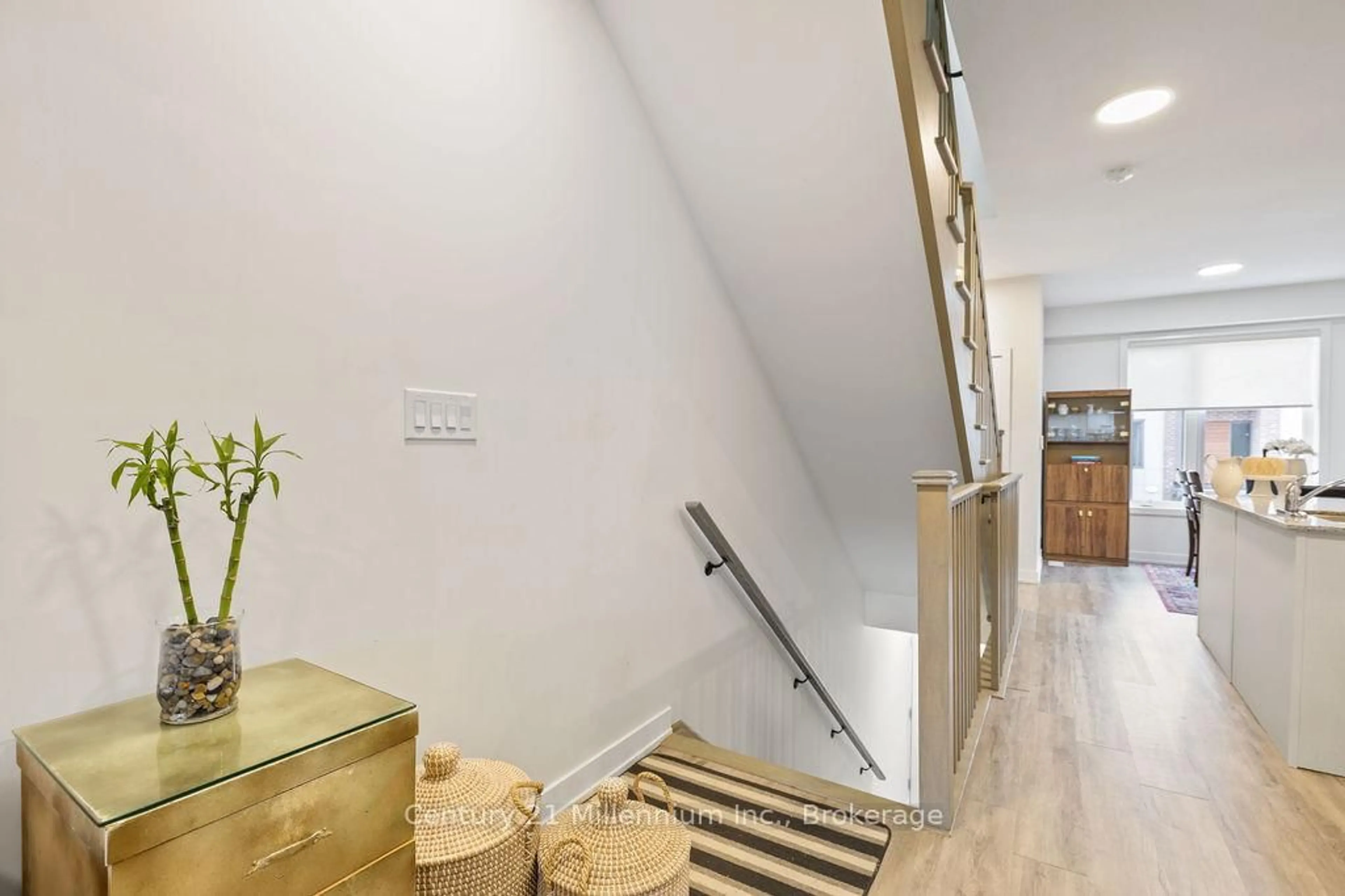 Indoor foyer for 9 Winters Cres, Collingwood Ontario L9Y 5T1