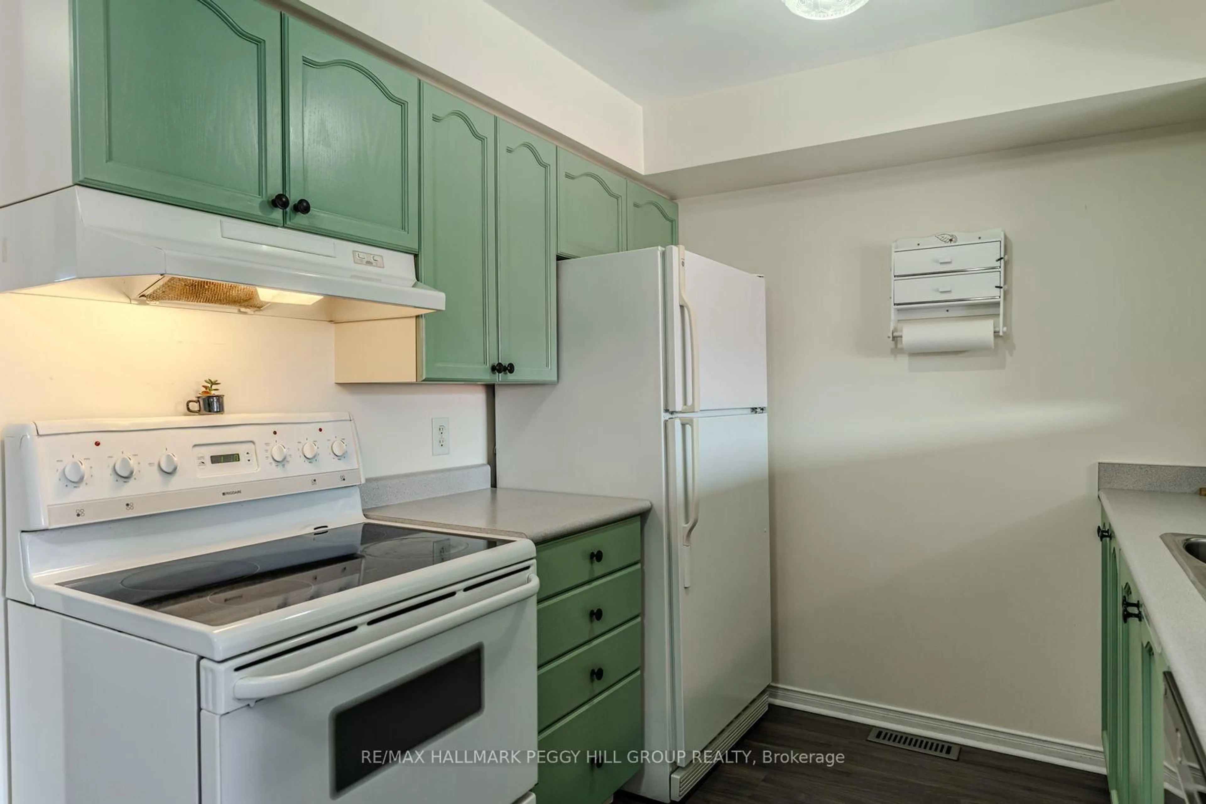 Standard kitchen, ceramic/tile floor for 59 Srigley St, Barrie Ontario L4N 0L7