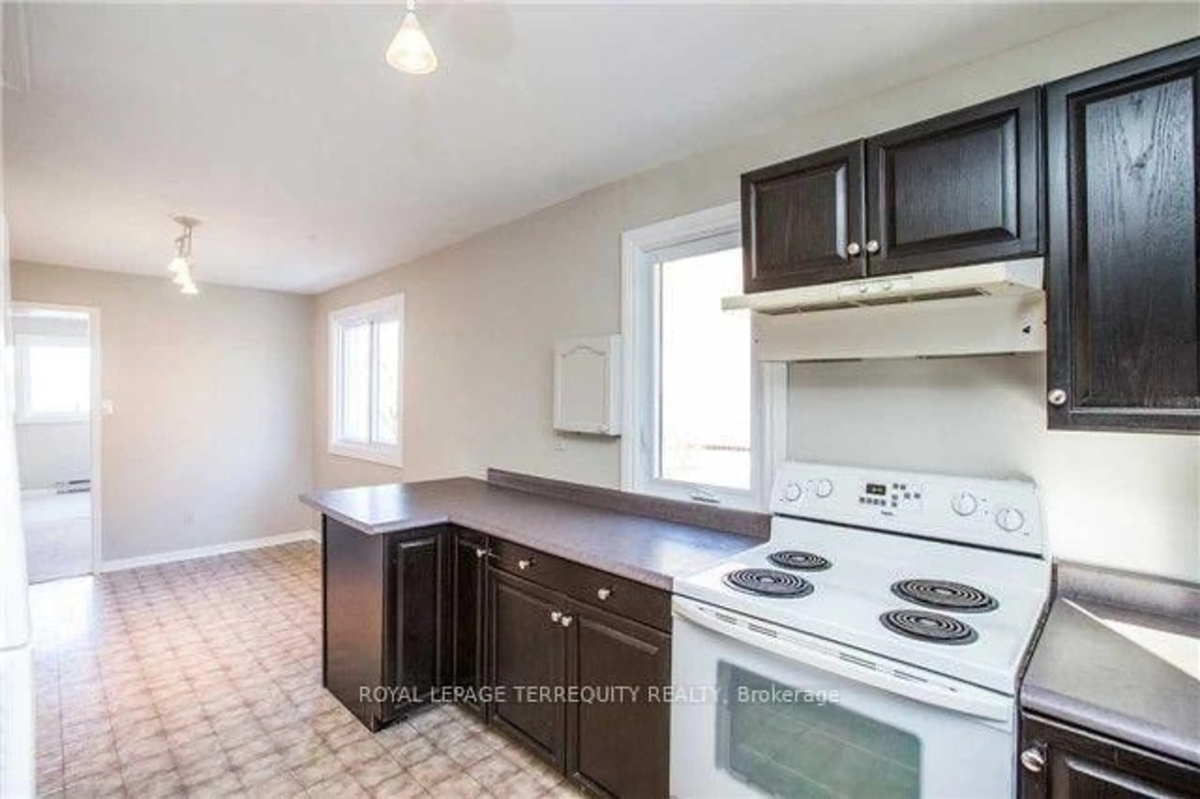 Standard kitchen, unknown for 40 Brennan Ave, Barrie Ontario L4N 3X3