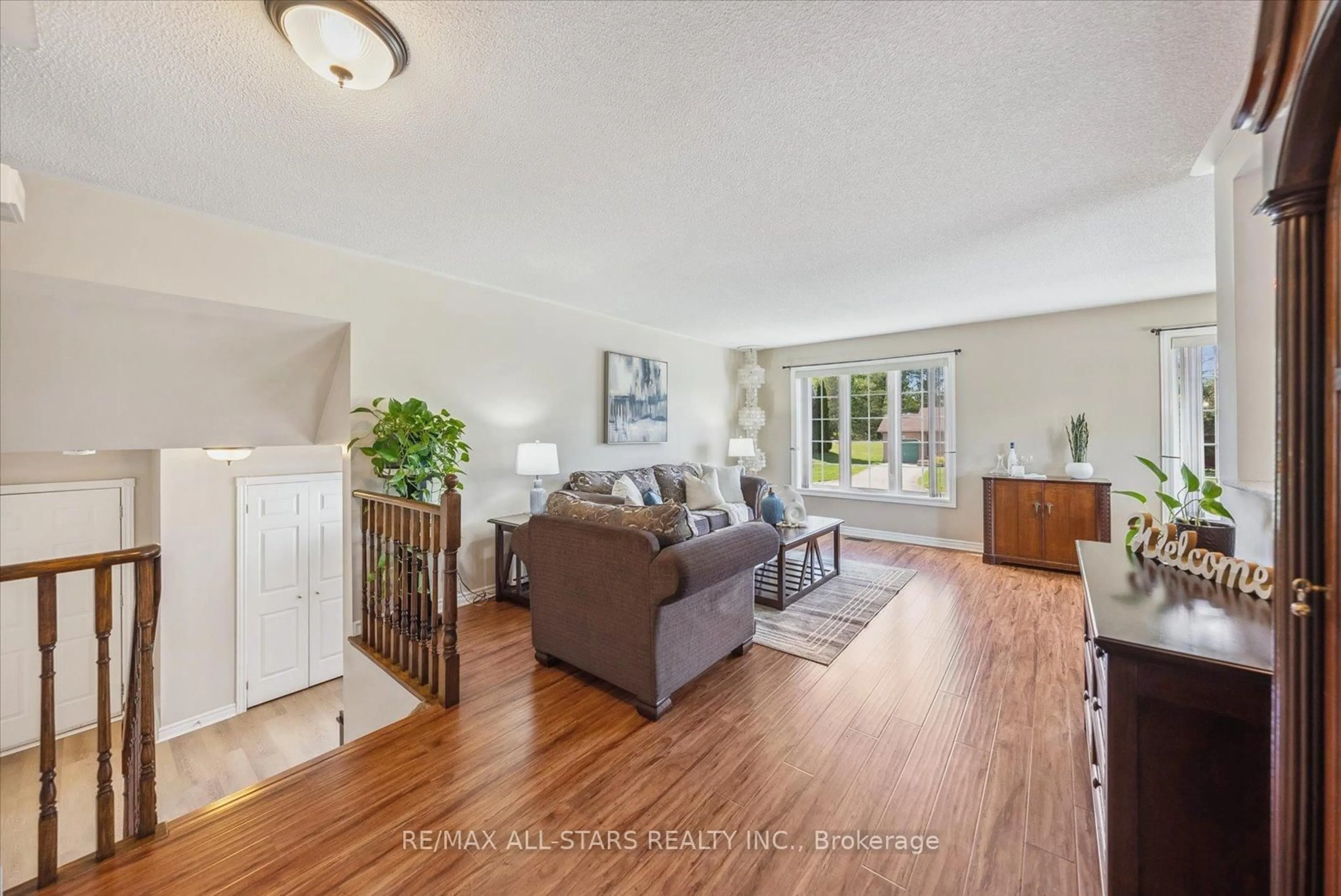 Living room with furniture, unknown for 54 Marlow Circ, Springwater Ontario L0L 1V0