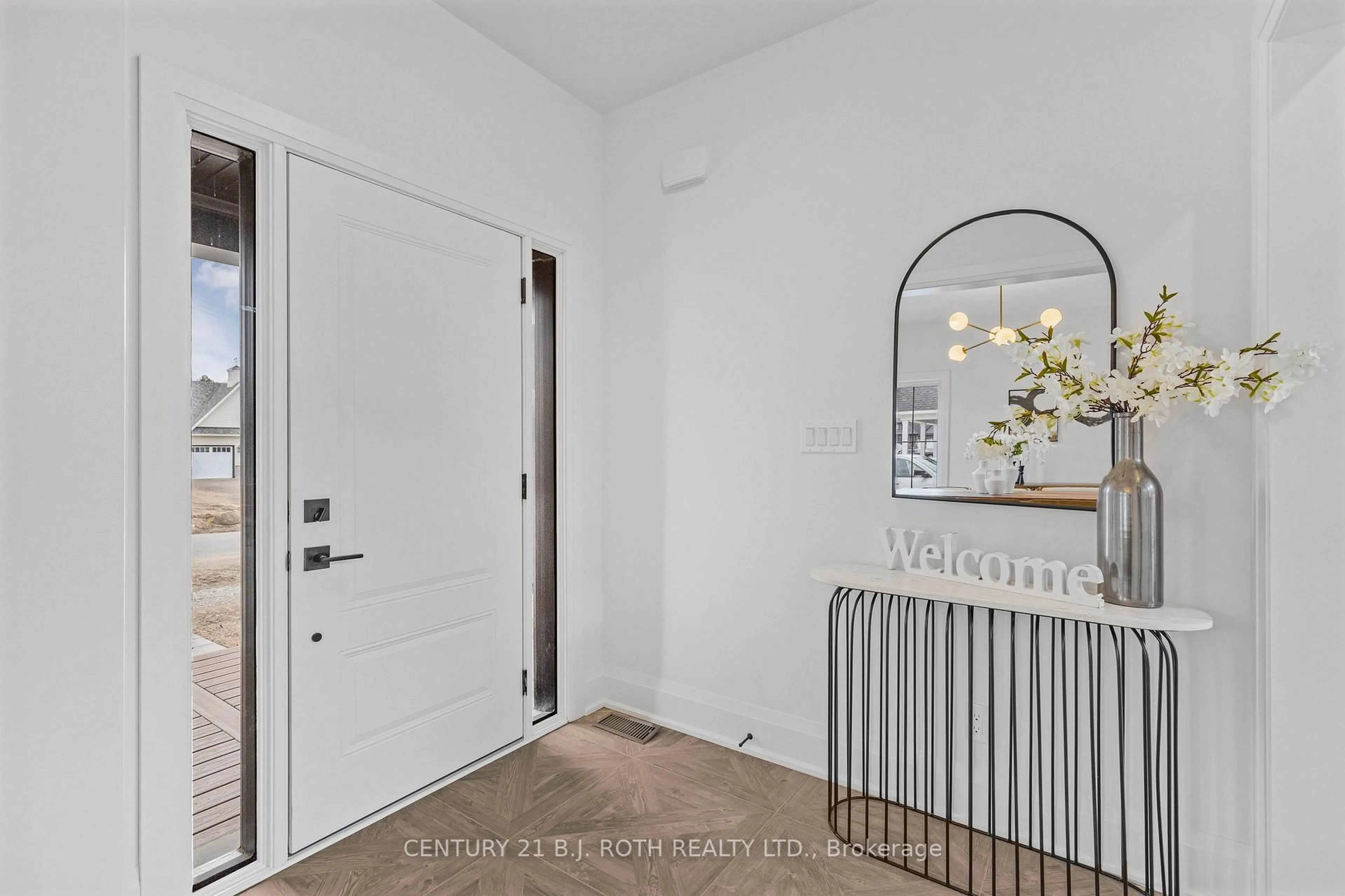 Indoor entryway for 8 Clydesdale Crt, Oro-Medonte Ontario L0K 1E0