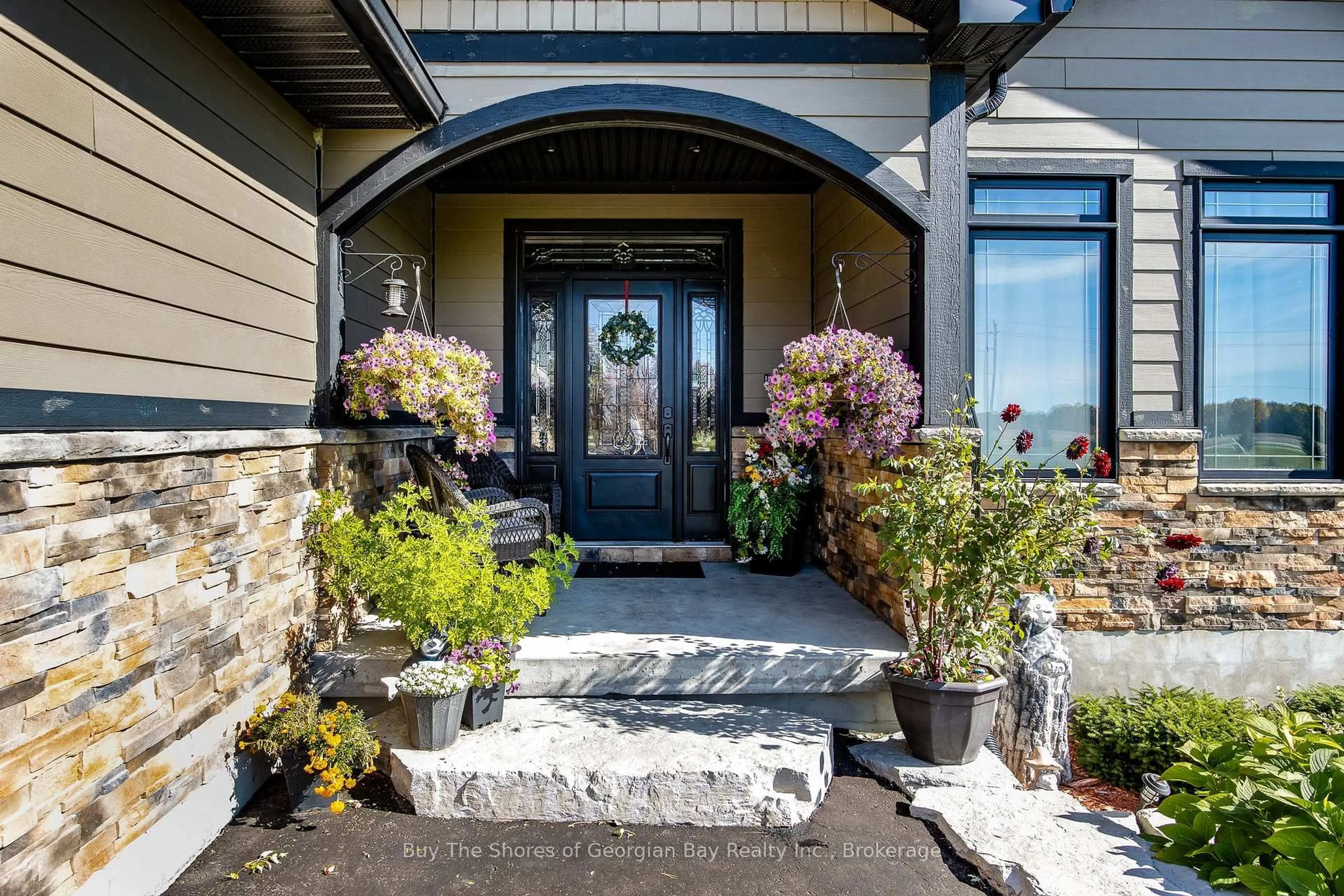 Indoor entryway for 399 Dawson's Sdrd, Tiny Ontario L0K 2T0