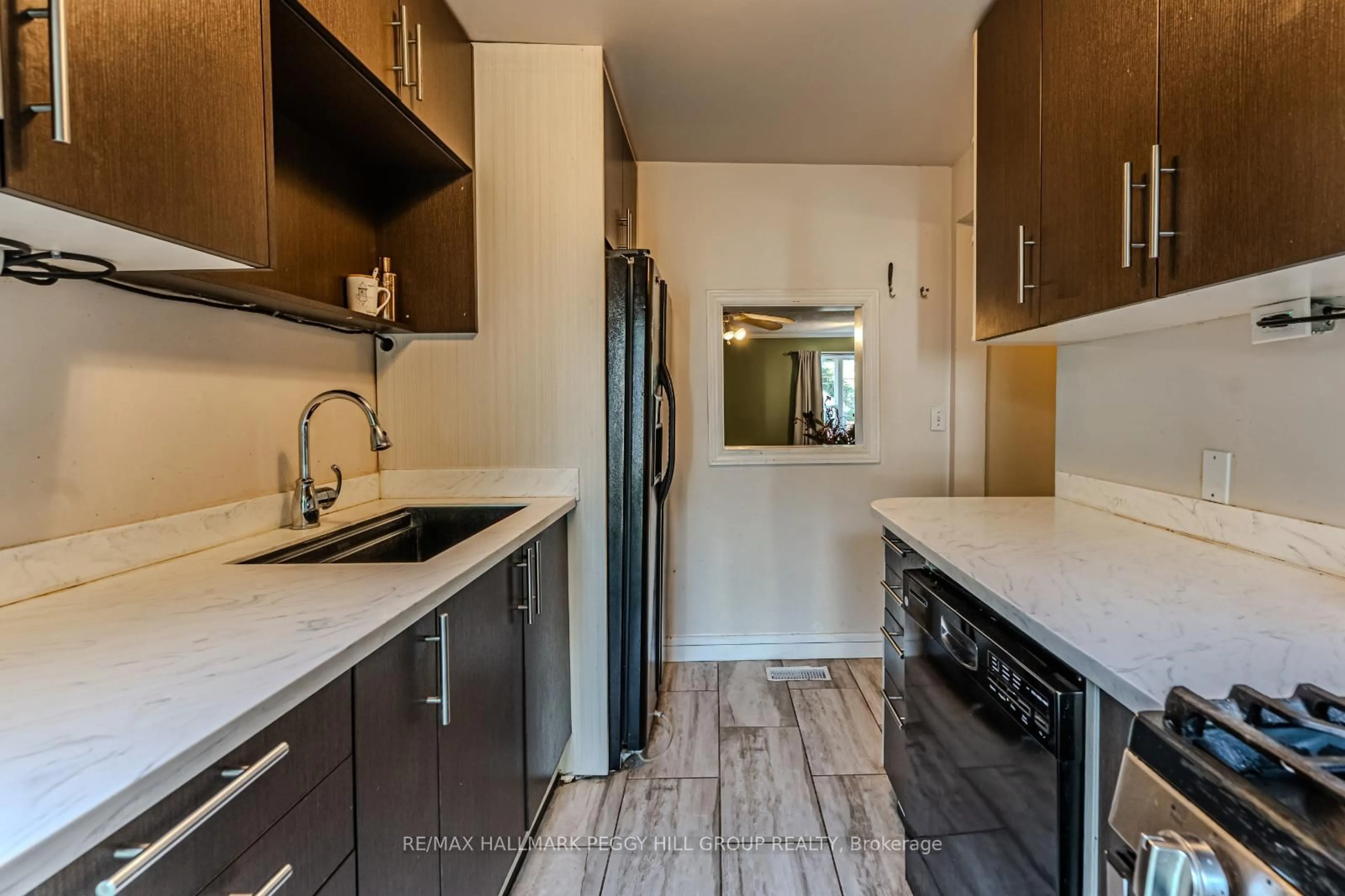 Standard kitchen, ceramic/tile floor for 30 North St, Barrie Ontario L4M 2R9