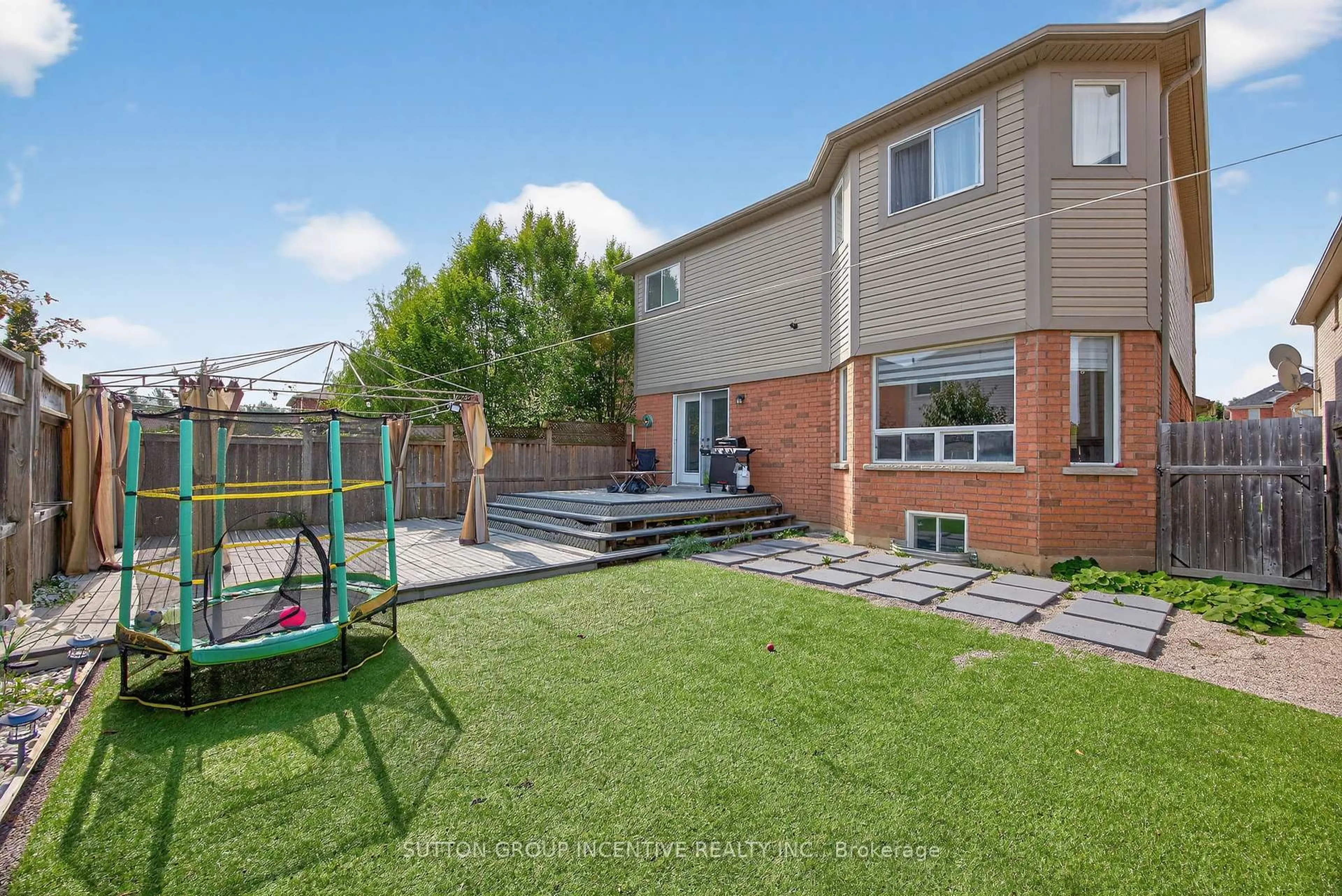 A pic from outside/outdoor area/front of a property/back of a property/a pic from drone, street for 50 Tudor Cres, Barrie Ontario L4M 0A8