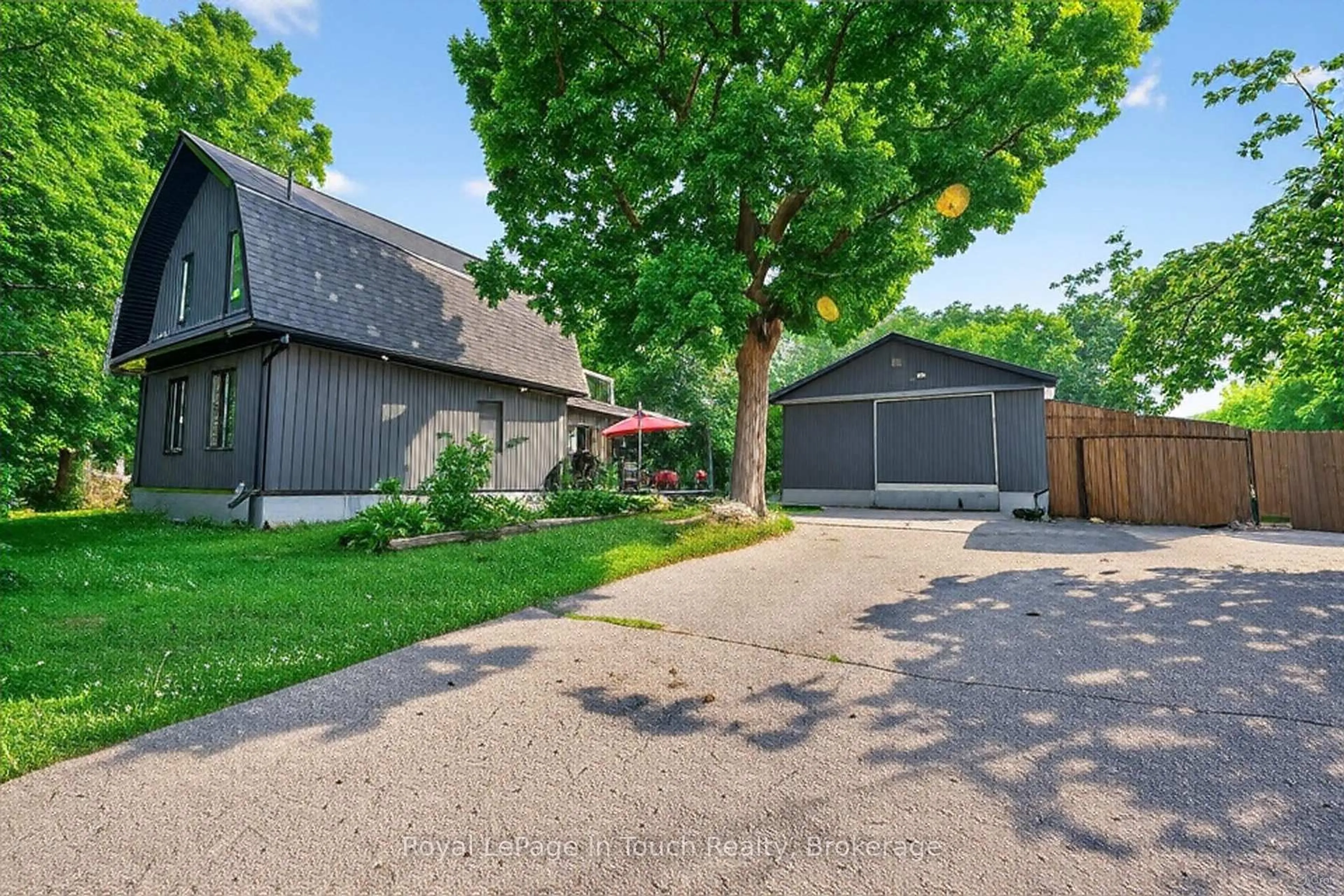 A pic from outside/outdoor area/front of a property/back of a property/a pic from drone, street for 381 Olive St, Midland Ontario L4R 2R4