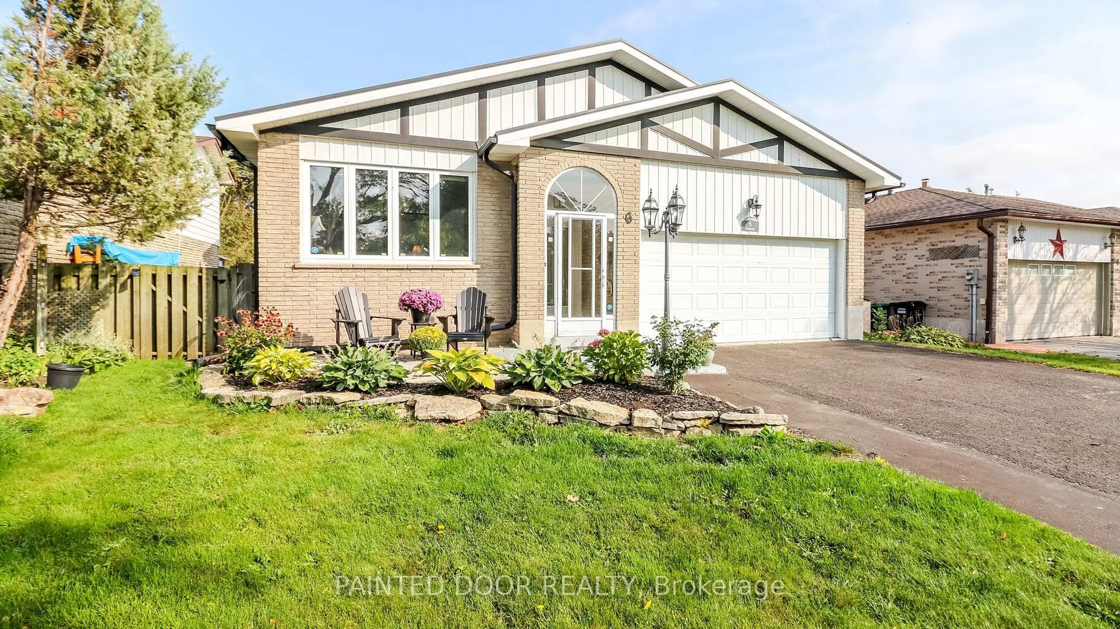 Home with vinyl exterior material, street for 6 Fitzroy Terr, Barrie Ontario L4N 2Z3