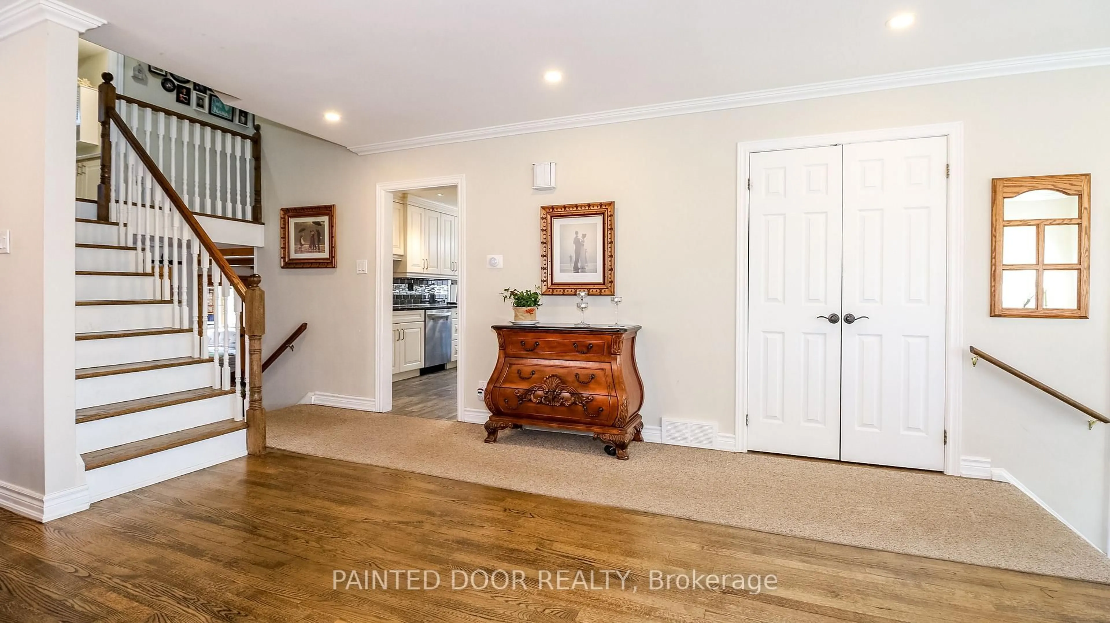 Indoor entryway for 6 Fitzroy Terr, Barrie Ontario L4N 2Z3