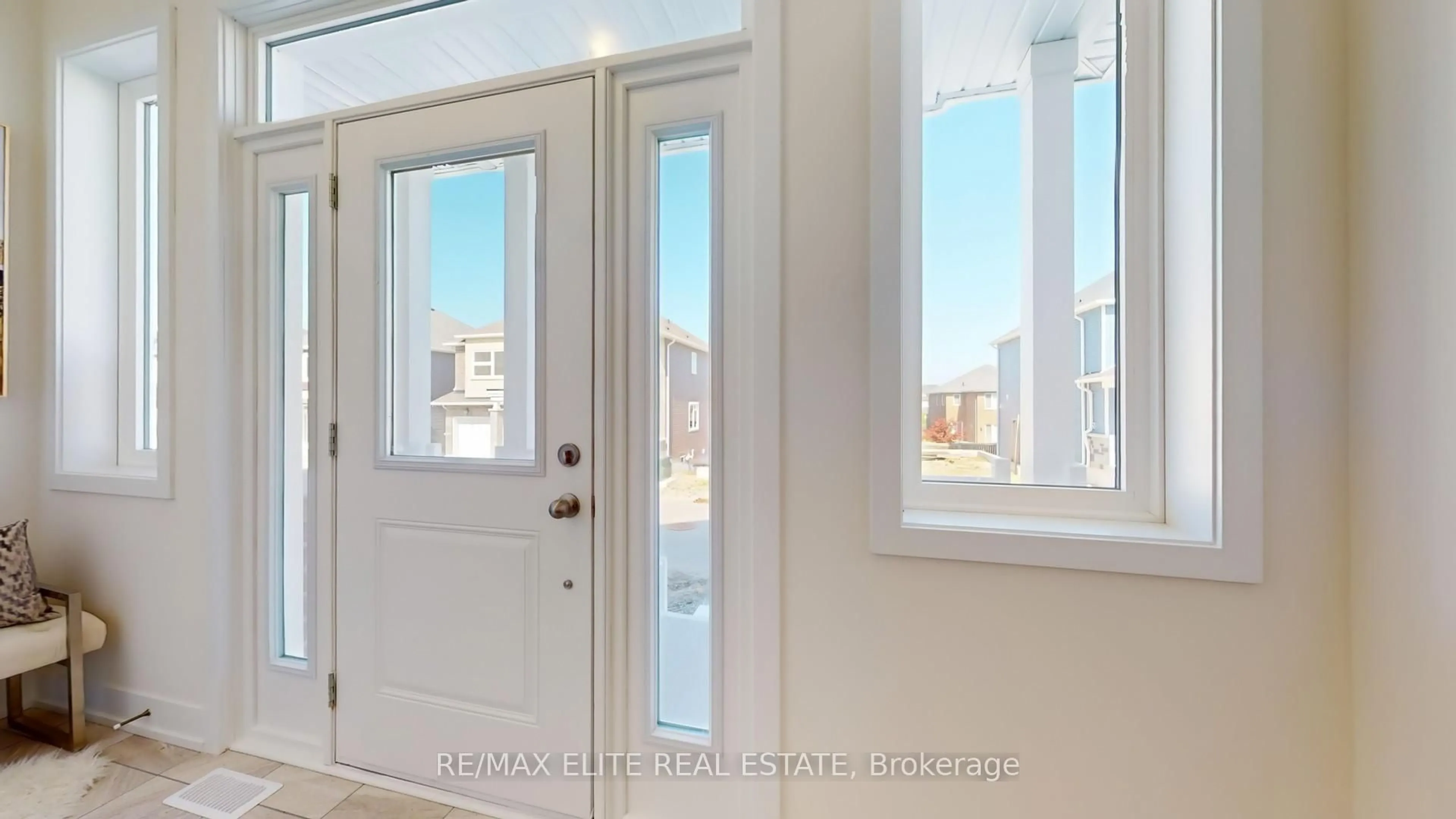Indoor entryway for lot 16 Hampton Lane, Barrie Ontario L4N 0J6