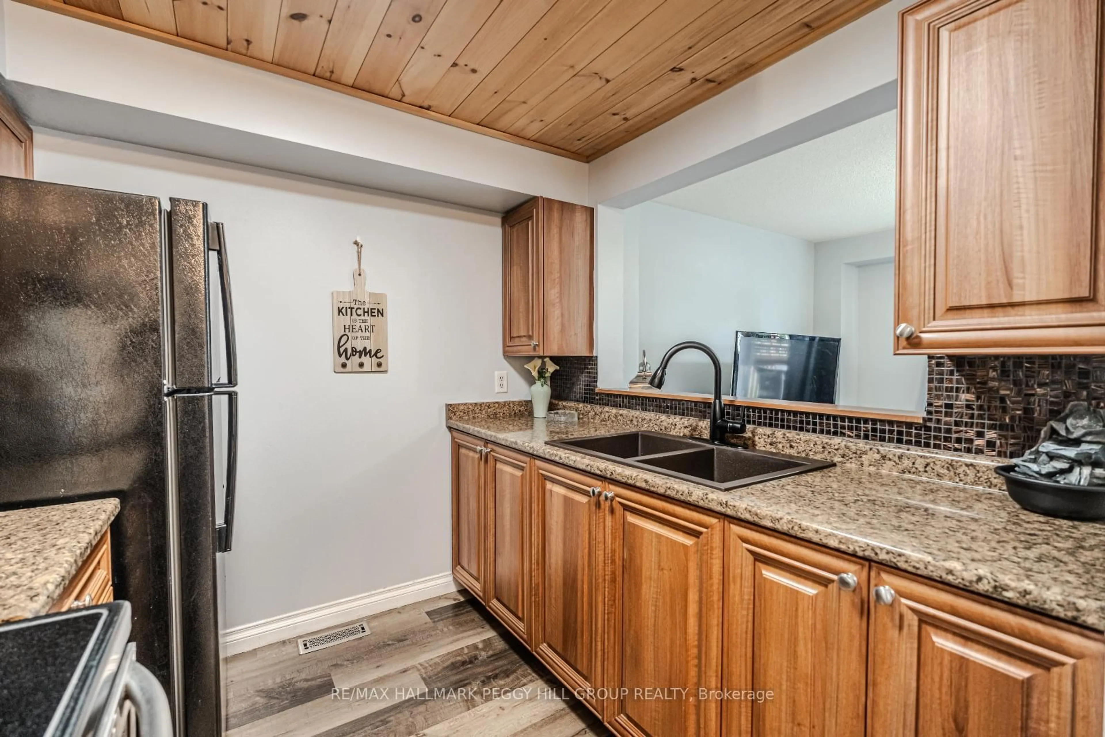 Open concept kitchen, unknown for 193 Nathan Cres, Barrie Ontario L4N 0S4