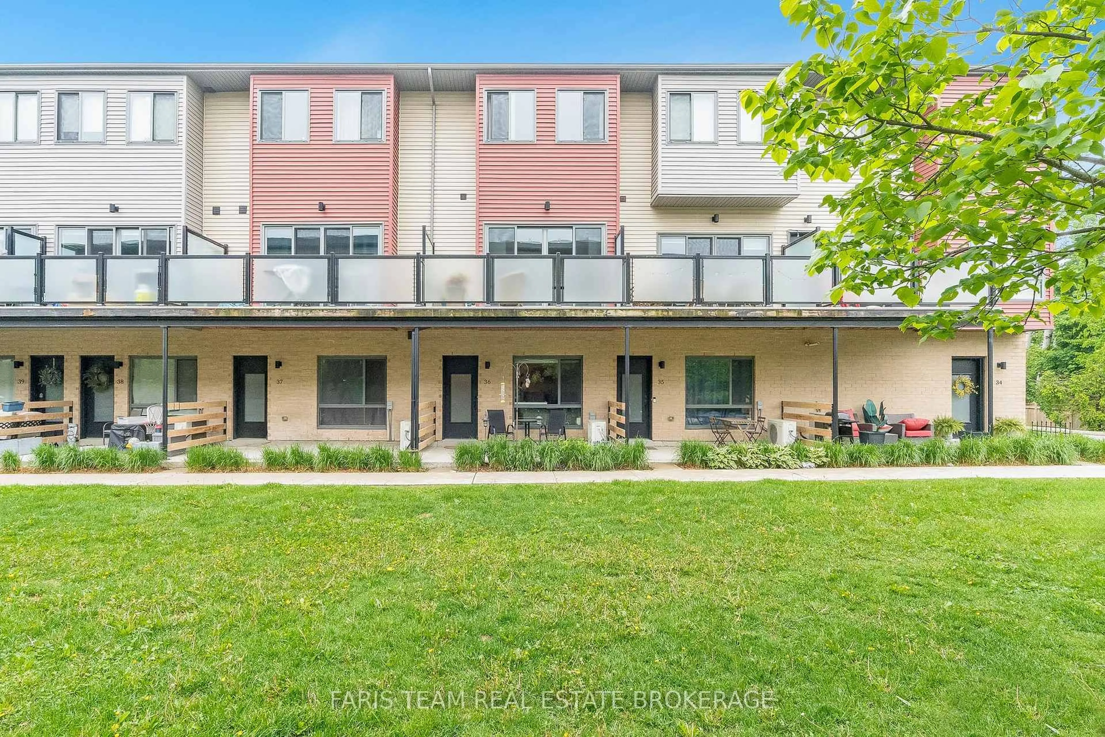 A pic from outside/outdoor area/front of a property/back of a property/a pic from drone, unknown for 369 Essa Rd #36, Barrie Ontario L4N 9C8