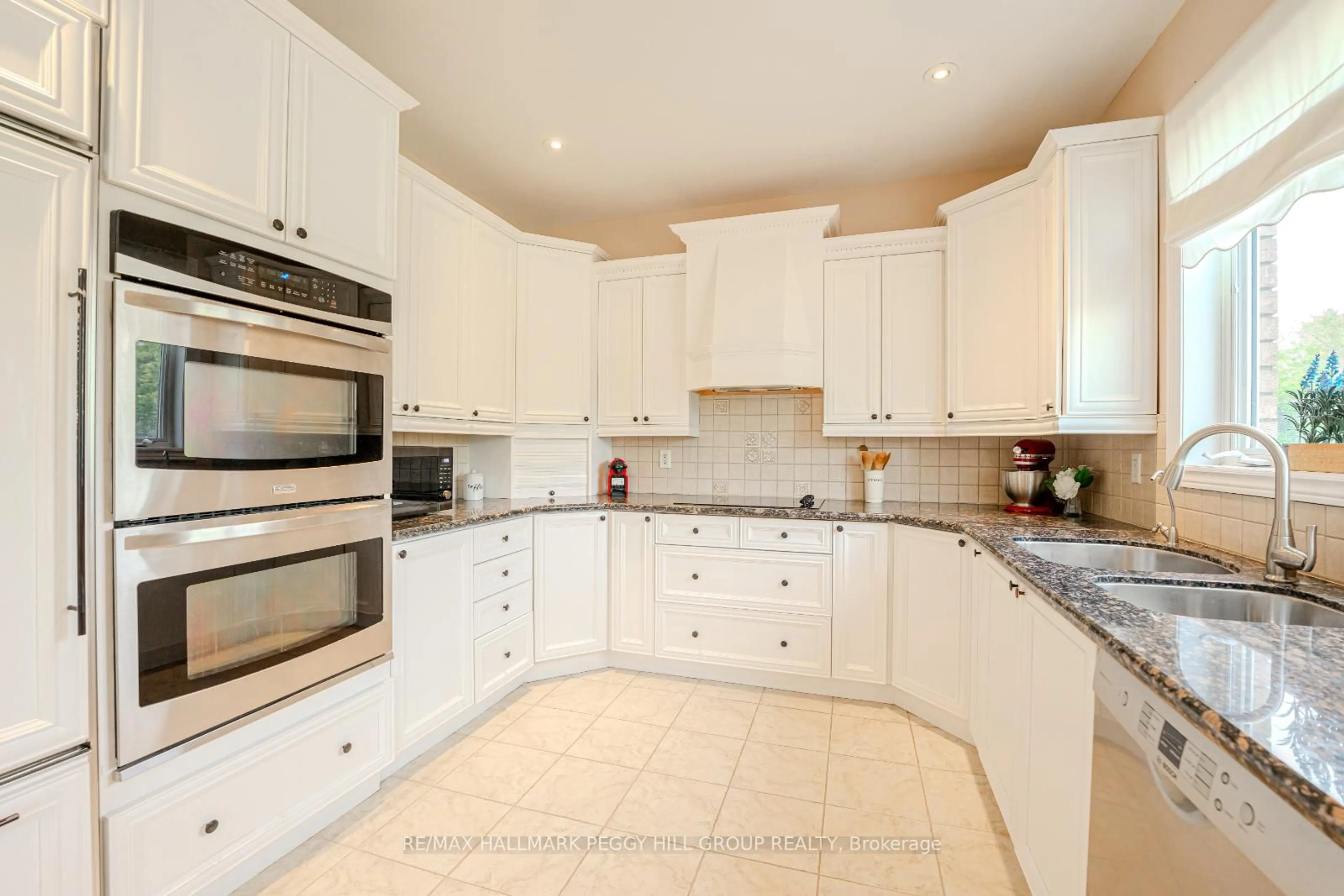 Standard kitchen, ceramic/tile floor for 30 Birkhall Pl, Barrie Ontario L4N 0K6