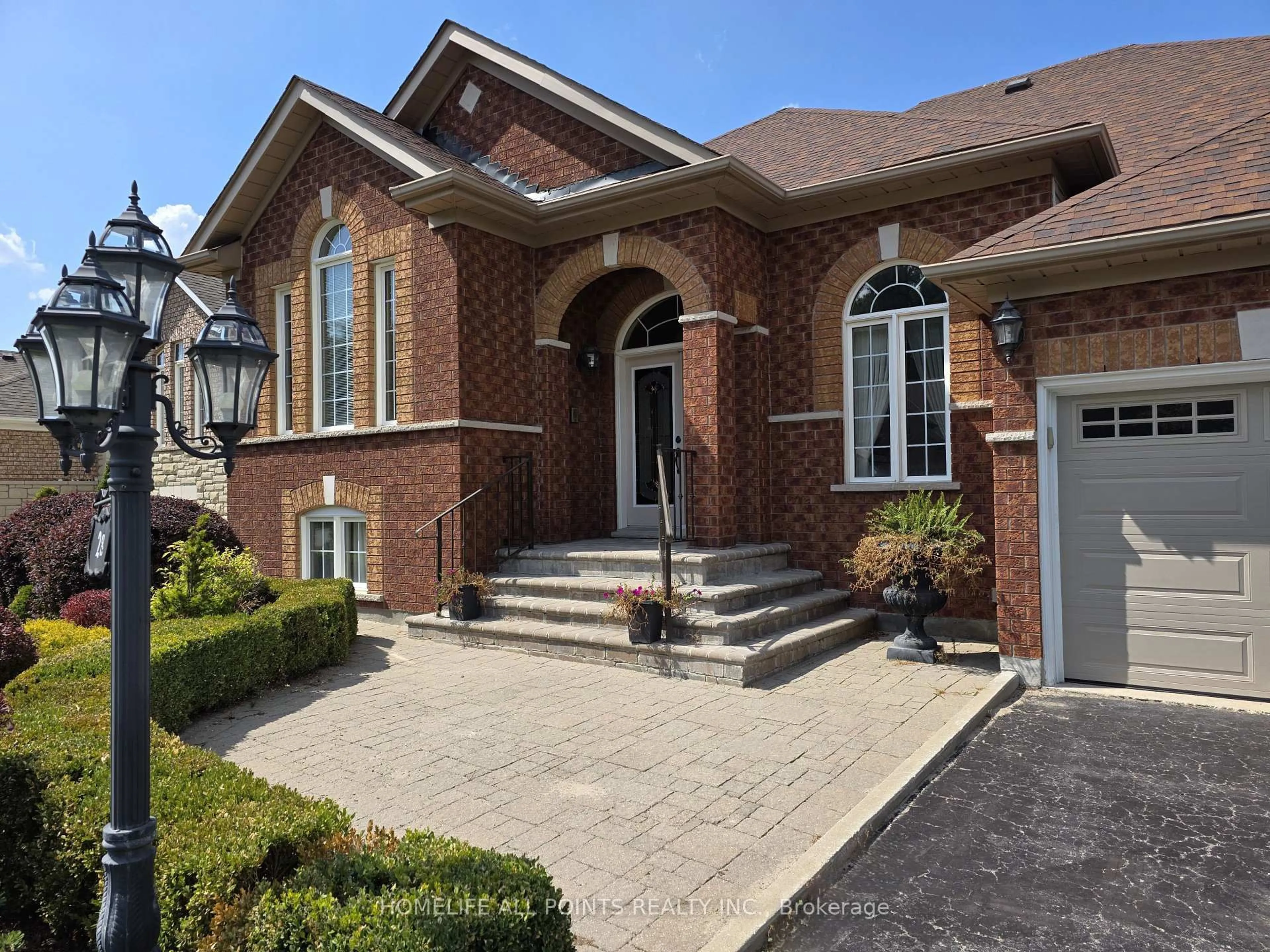 Home with brick exterior material, street for 28 Cranberry Hts, Wasaga Beach Ontario L9Z 1M9