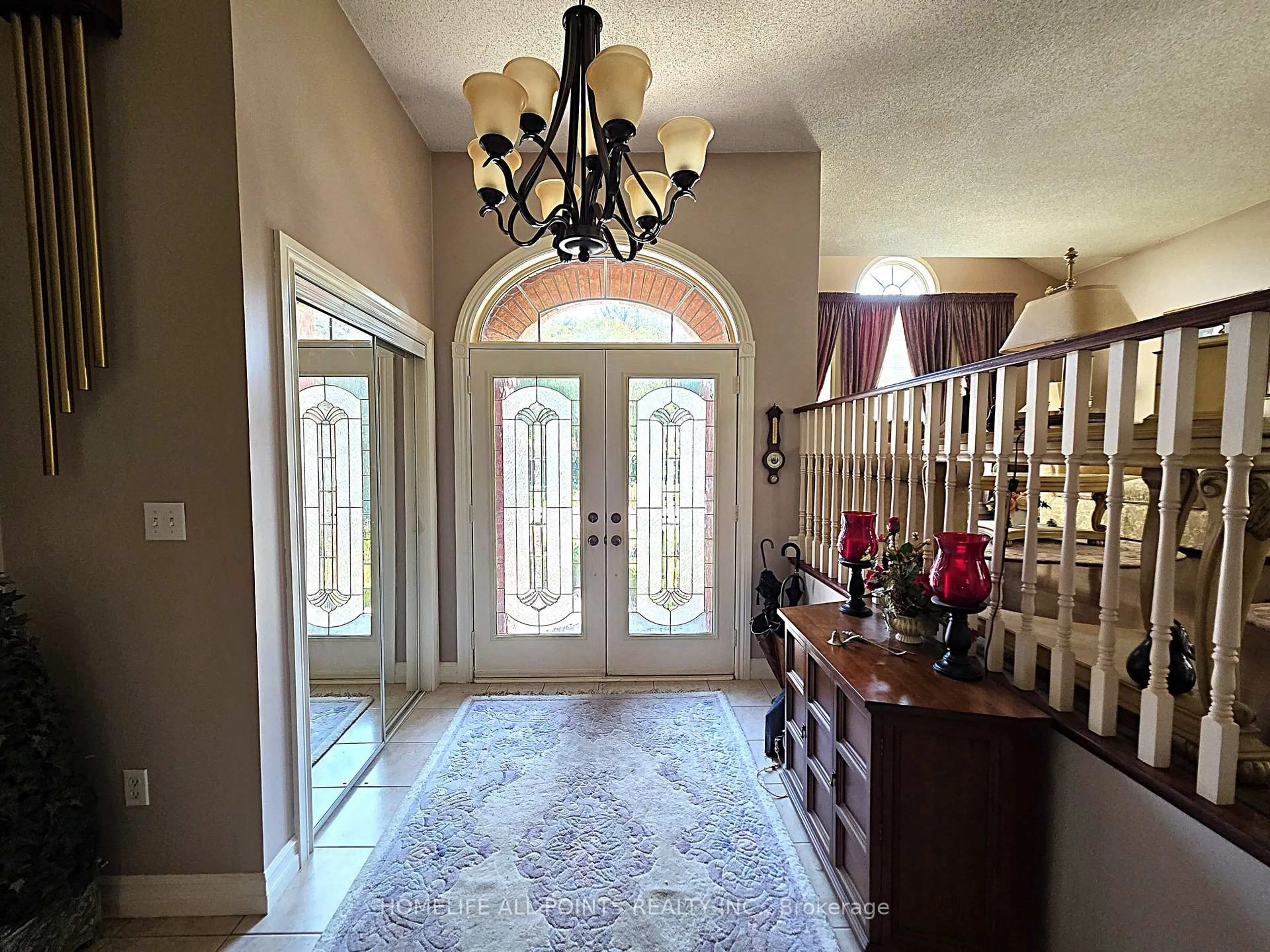 Indoor entryway for 28 Cranberry Hts, Wasaga Beach Ontario L9Z 1M9