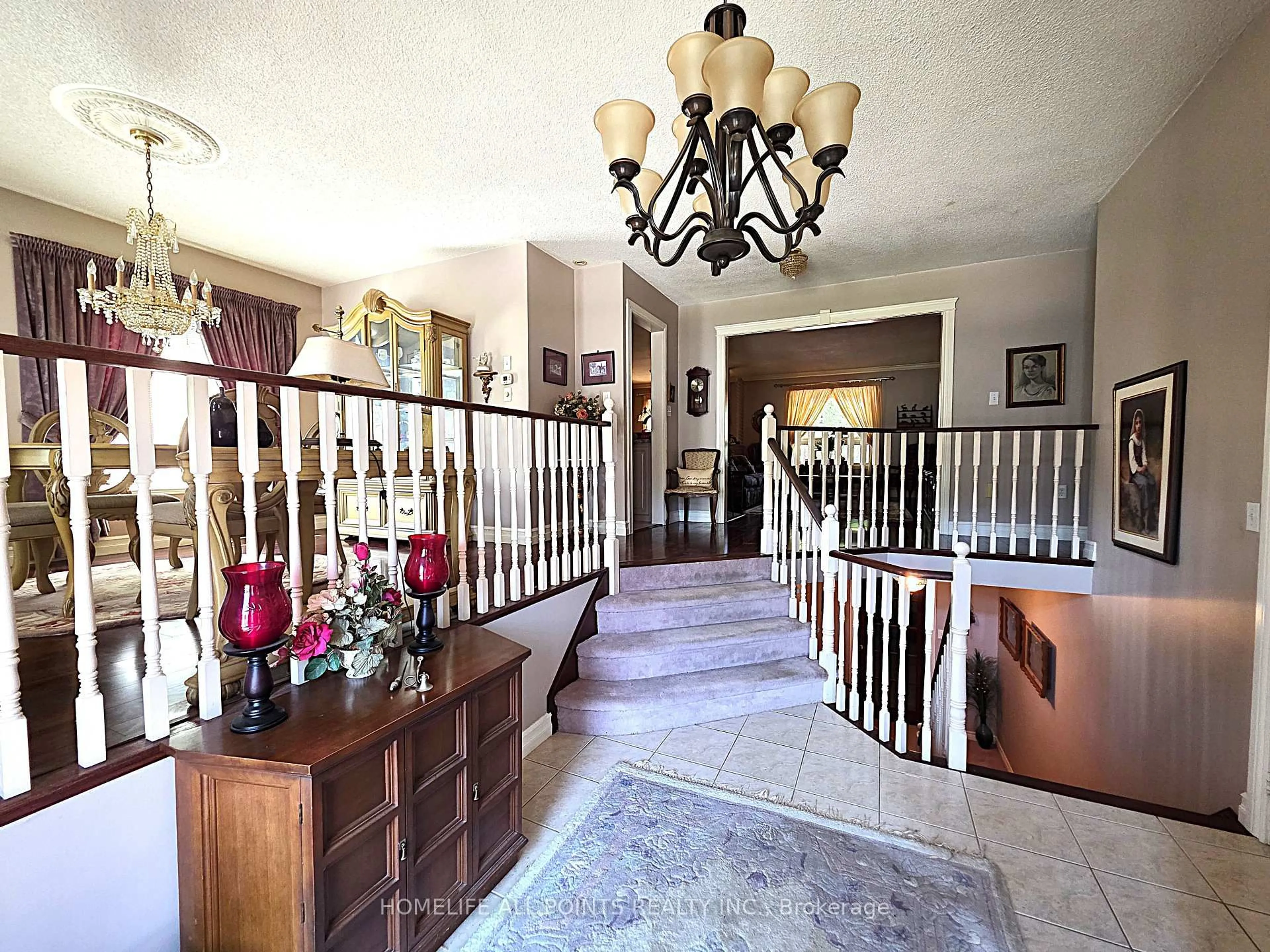 Indoor foyer for 28 Cranberry Hts, Wasaga Beach Ontario L9Z 1M9