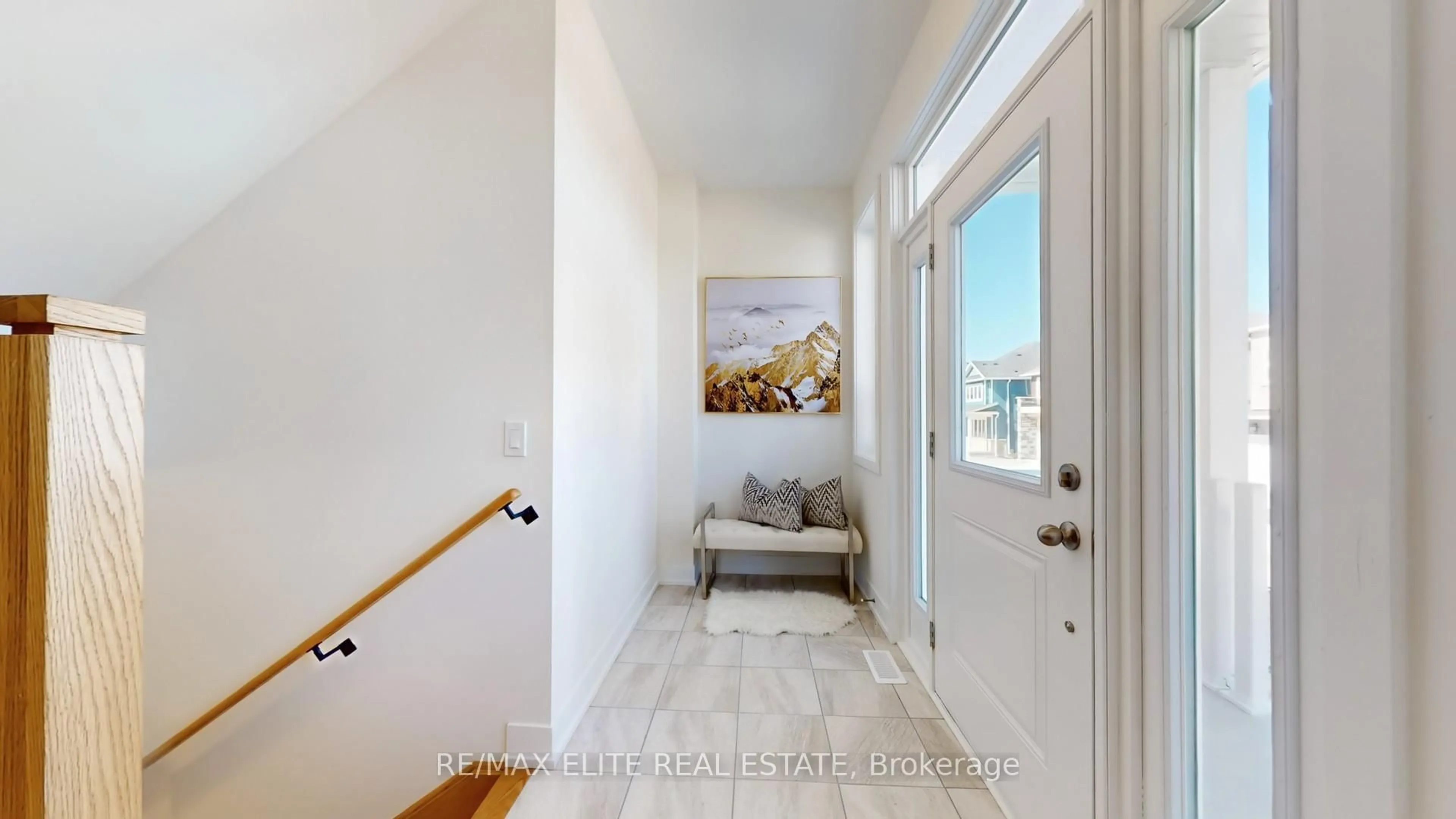 Indoor entryway for lot 15 Hampton Lane, Barrie Ontario L4N 6H2