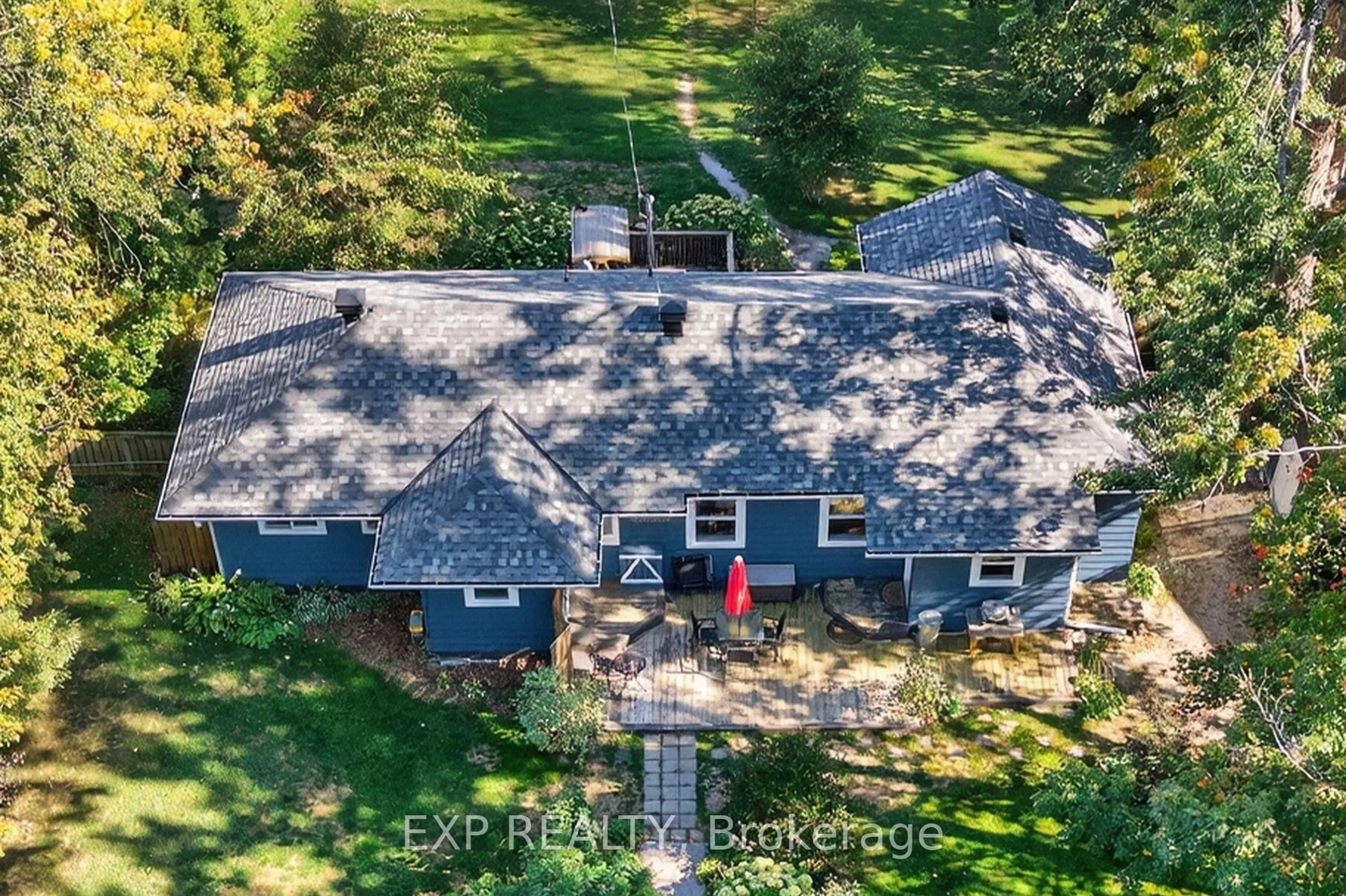 A pic from outside/outdoor area/front of a property/back of a property/a pic from drone, building for 481 Lakeshore Rd, Oro-Medonte Ontario L0L 2E0