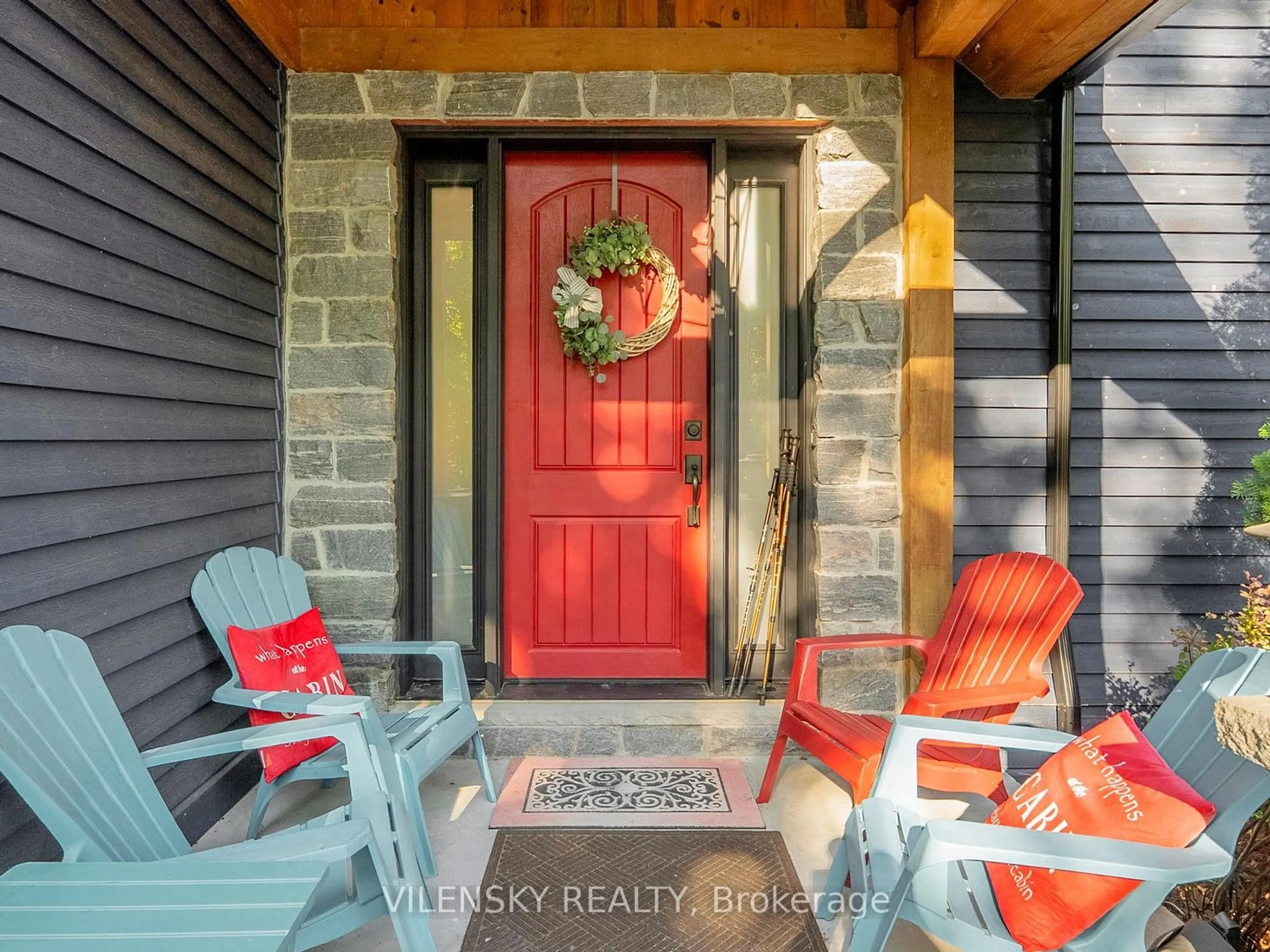 Indoor entryway for 9 Moran St, Springwater Ontario L0L 2K0
