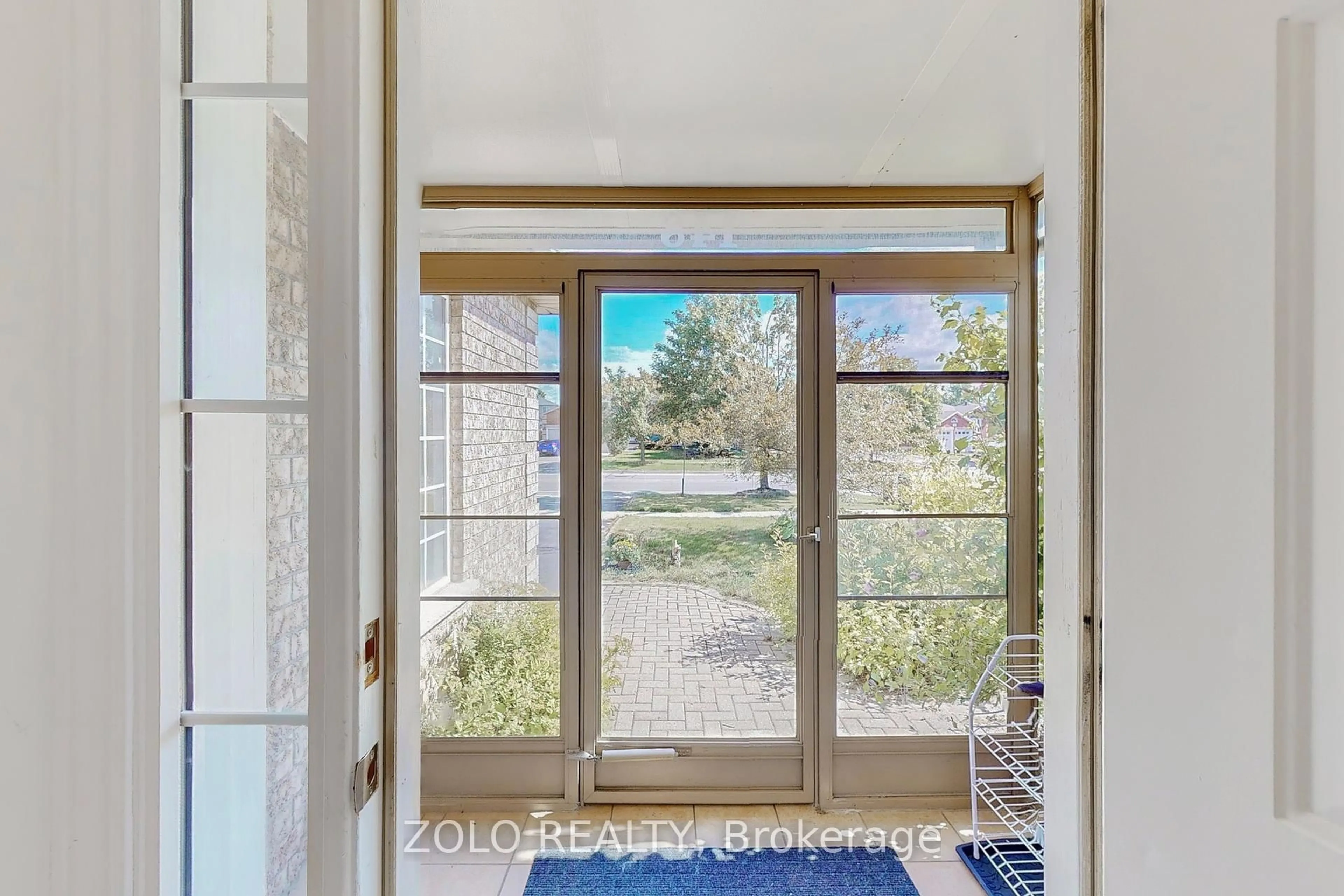 Indoor foyer for 148 Marsellus Dr, Barrie Ontario L4N 0E1