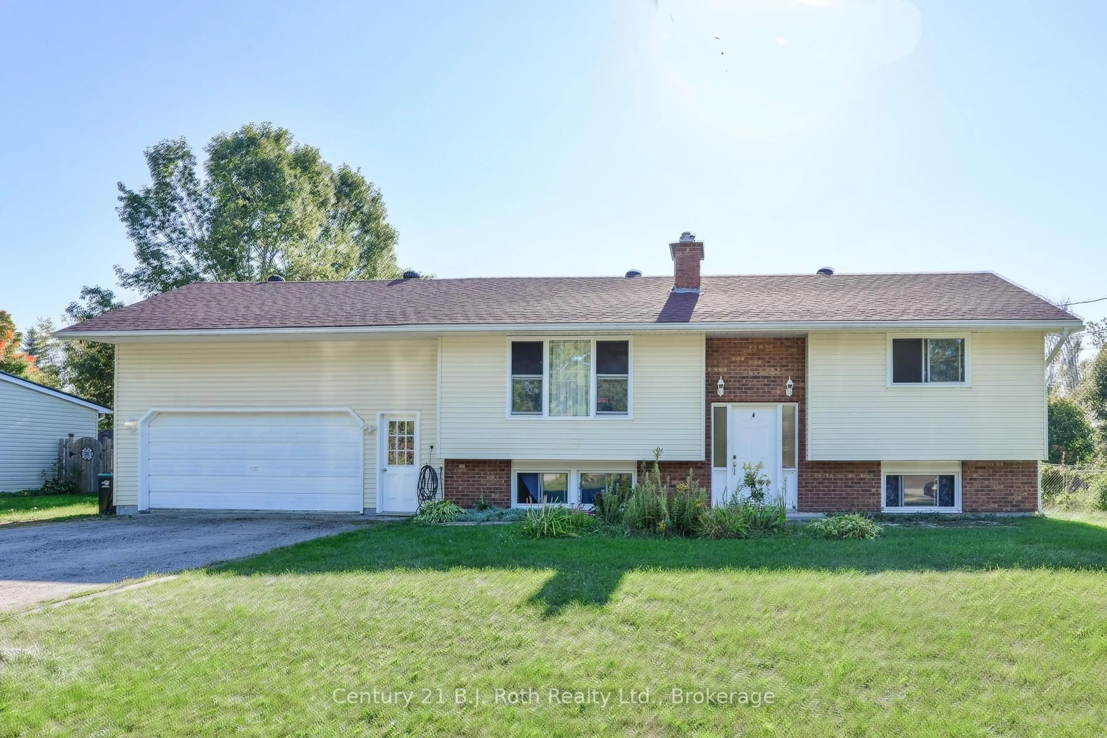 Home with vinyl exterior material, street for 3 Vine St, Oro-Medonte Ontario L3V 0J9