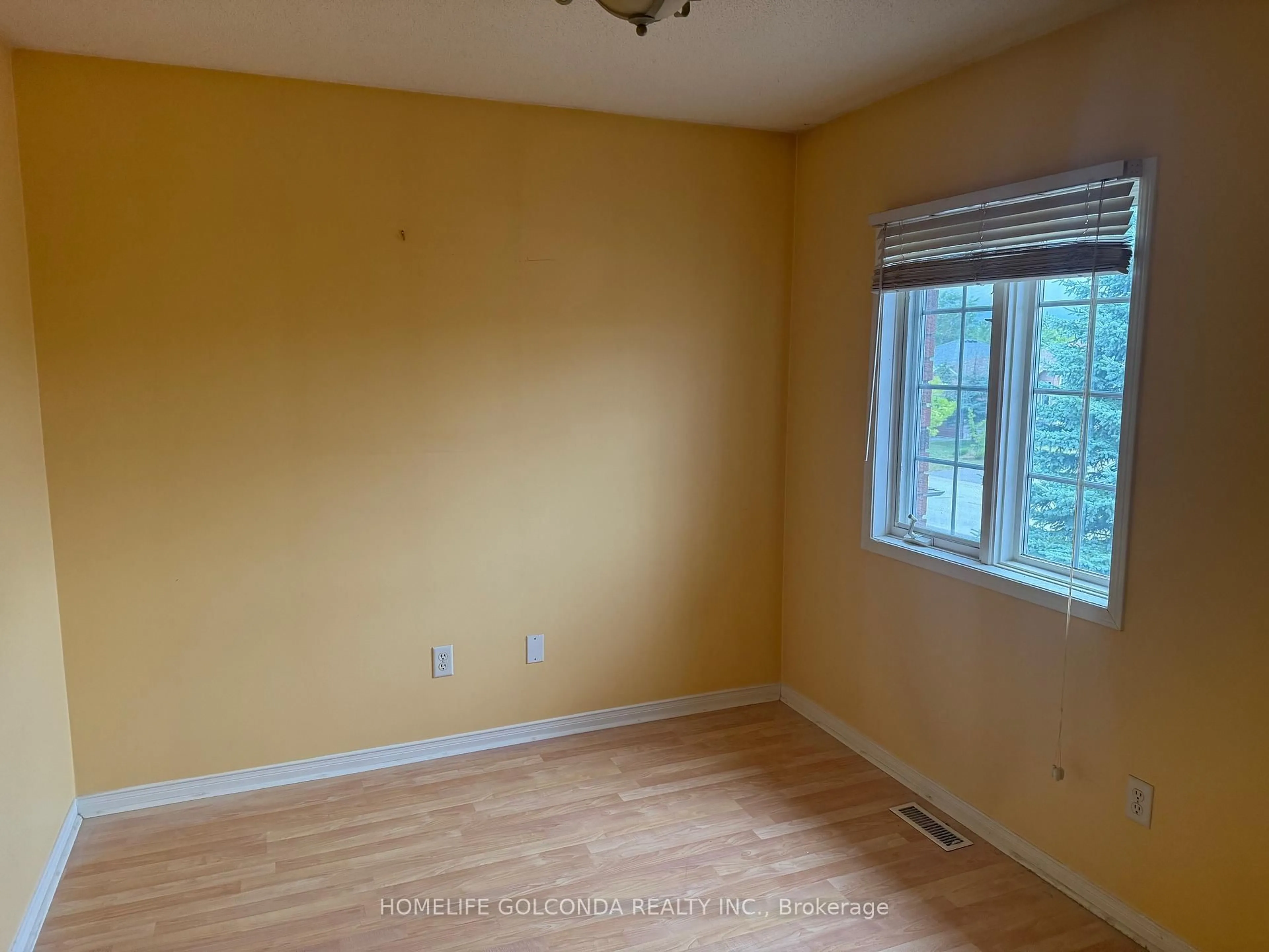 A pic of a room for 17 Leslie Ave, Barrie Ontario L4N 9N9