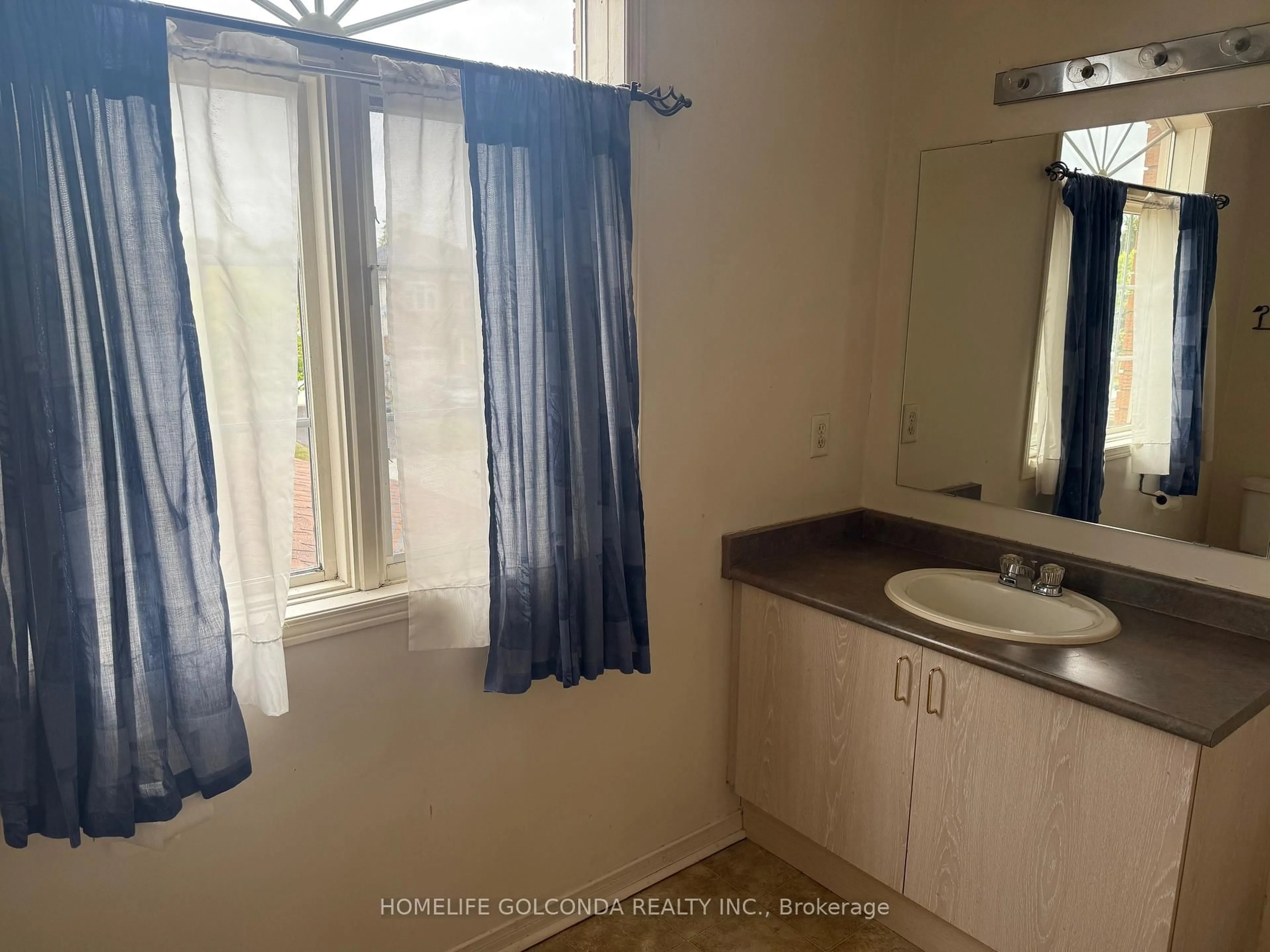 Standard bathroom, unknown for 17 Leslie Ave, Barrie Ontario L4N 9N9