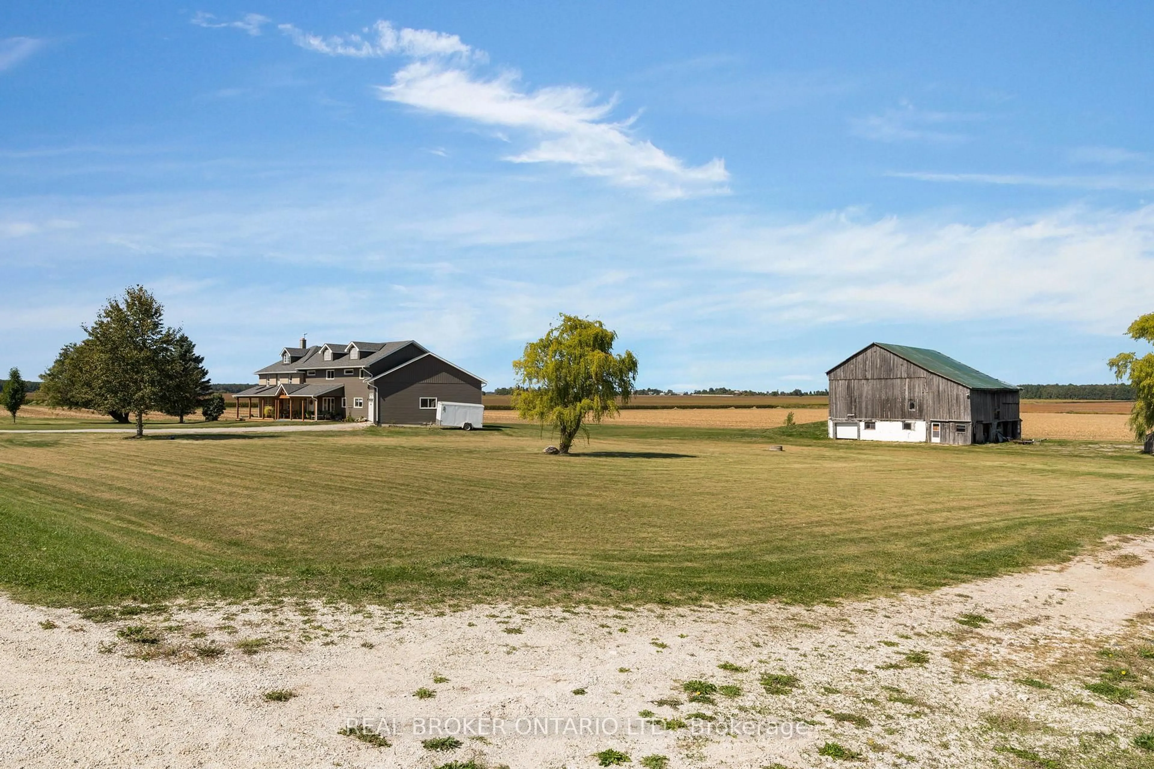 A pic from outside/outdoor area/front of a property/back of a property/a pic from drone, unknown for 4542 6 SUNNIDALE Concession, Clearview Ontario L0M 1S0
