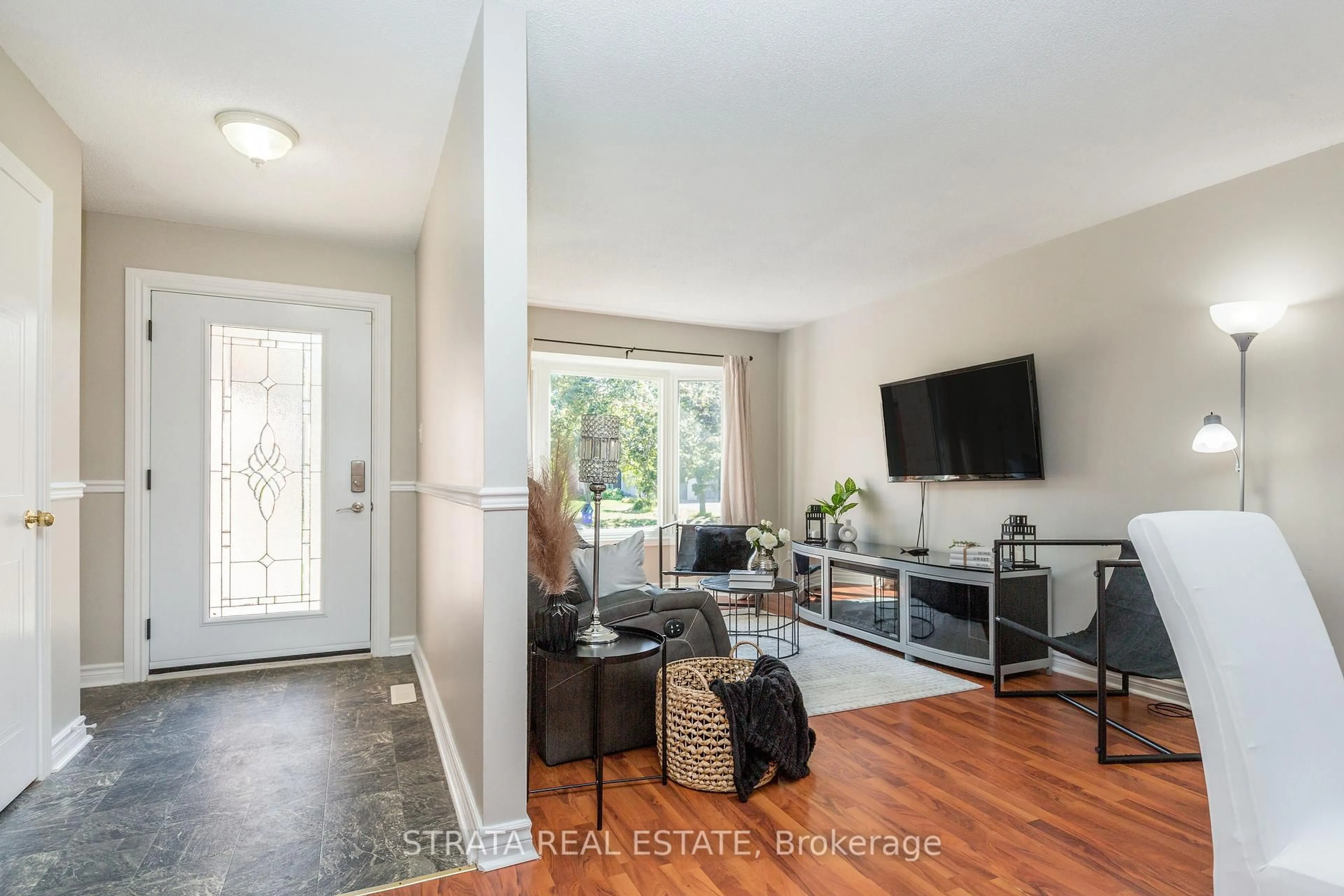 Living room with furniture, unknown for 22 Mcveigh Dr, Barrie Ontario L4N 7E2