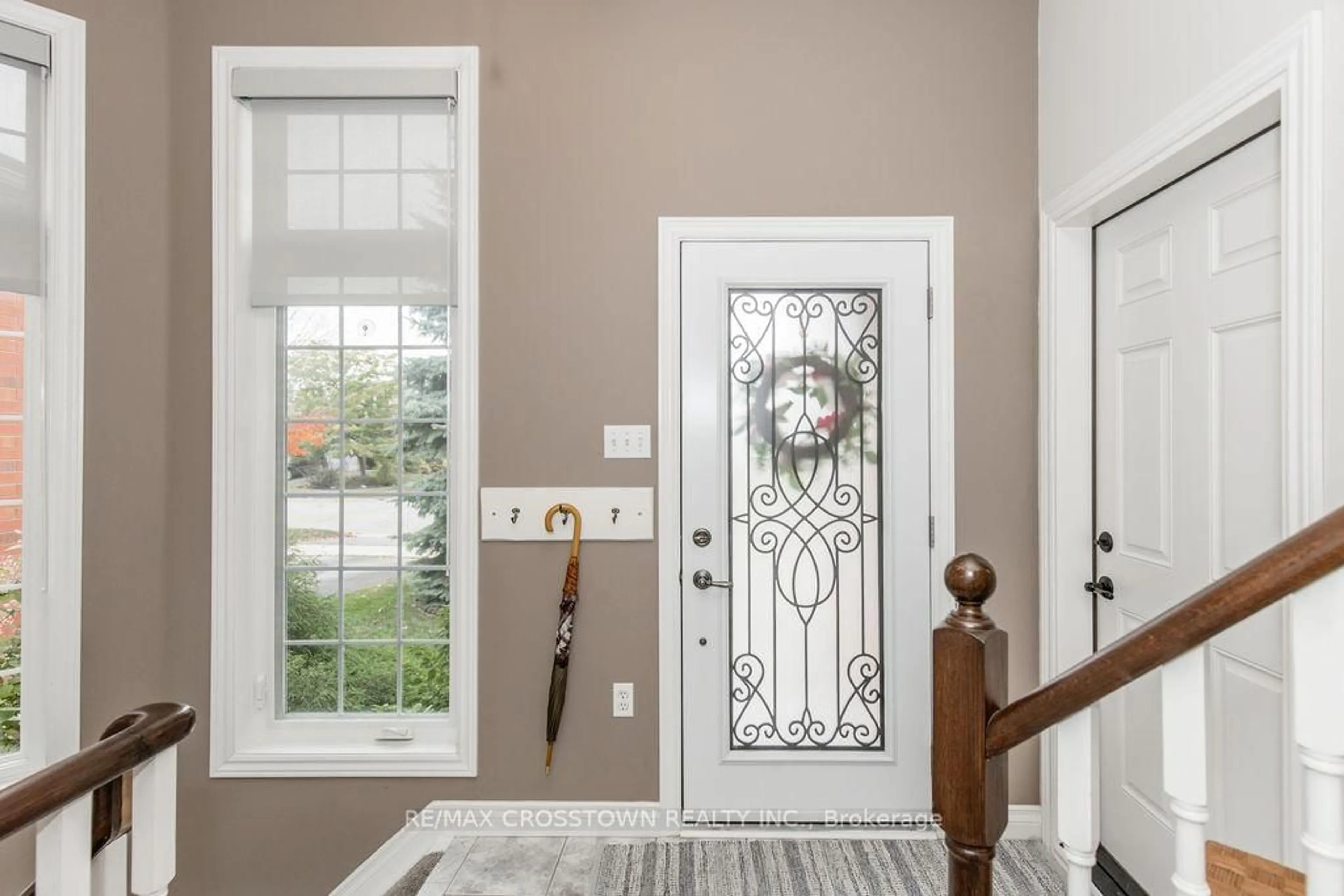 Indoor entryway for 57 FOREST DALE Dr, Barrie Ontario L4M 6M9