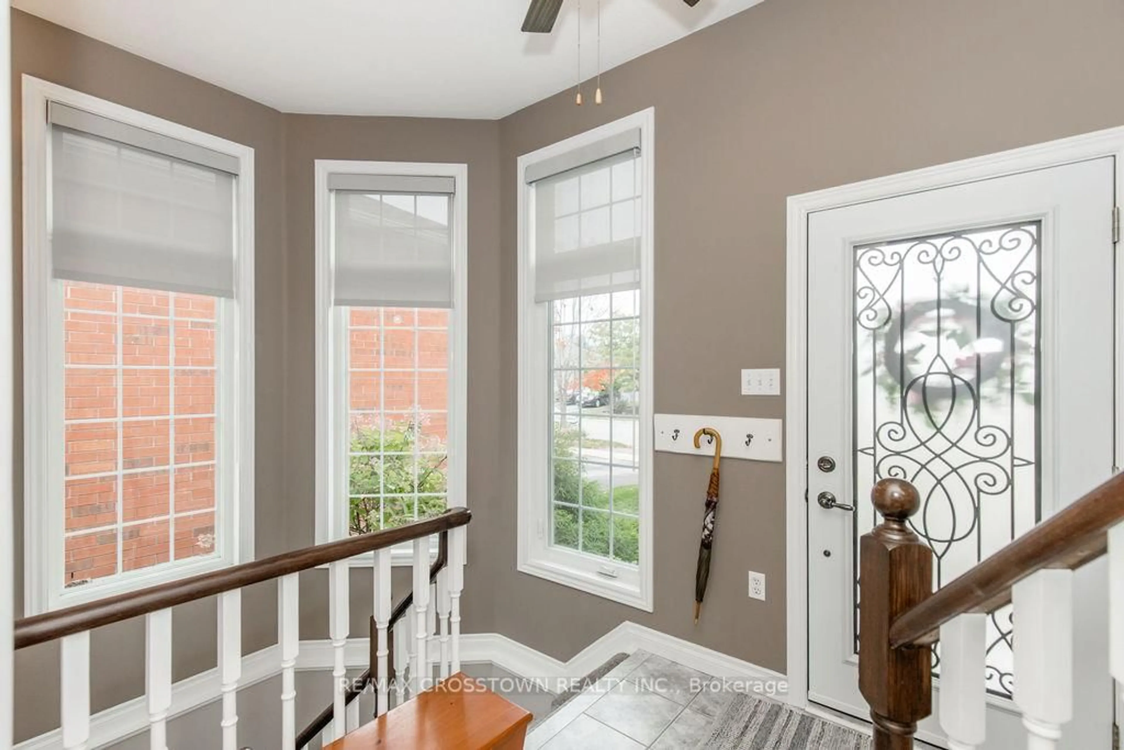 Indoor entryway for 57 FOREST DALE Dr, Barrie Ontario L4M 6M9