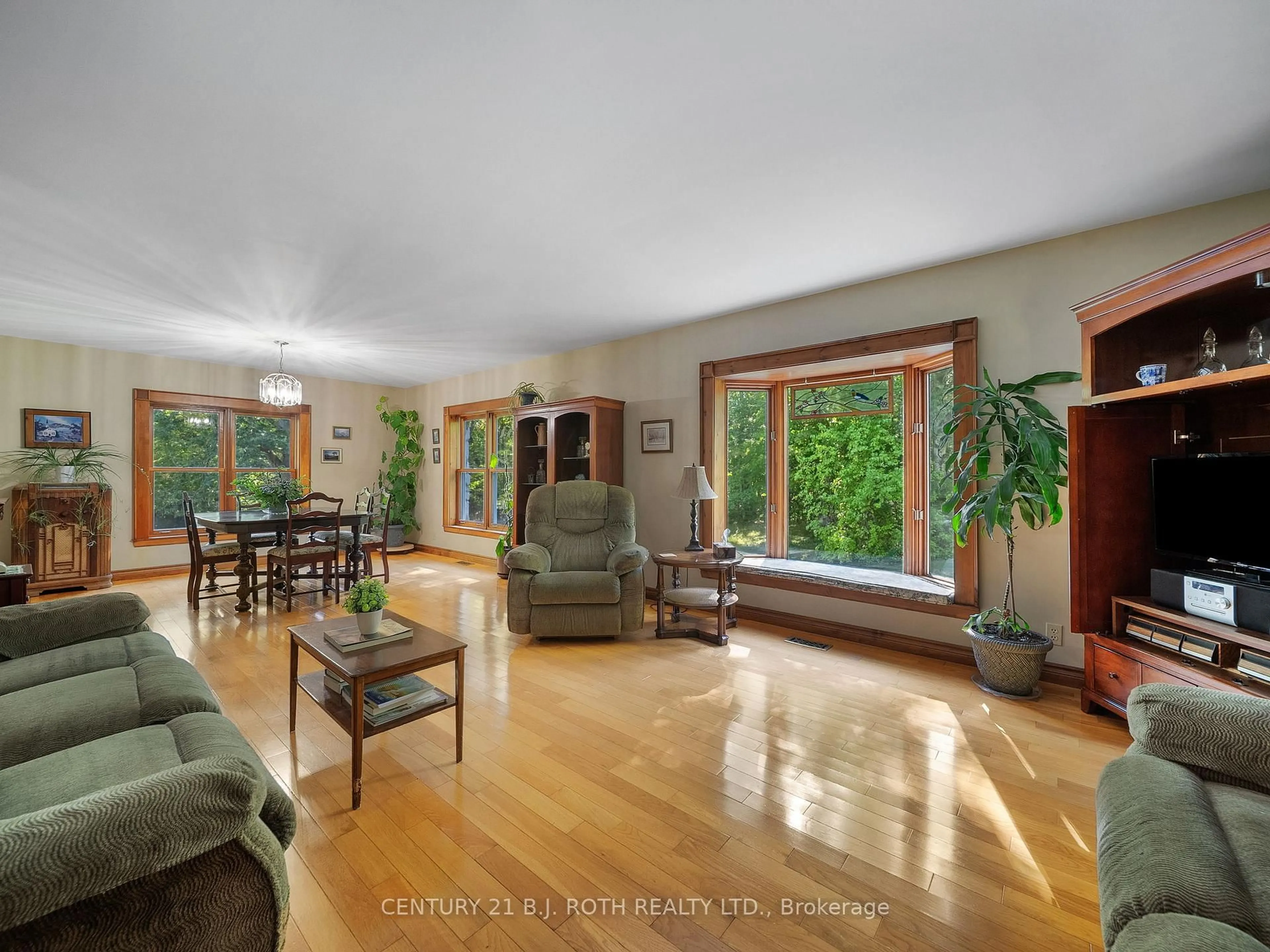 Living room with furniture, unknown for 2819 New Brailey Line, Severn Ontario L3V 8C2