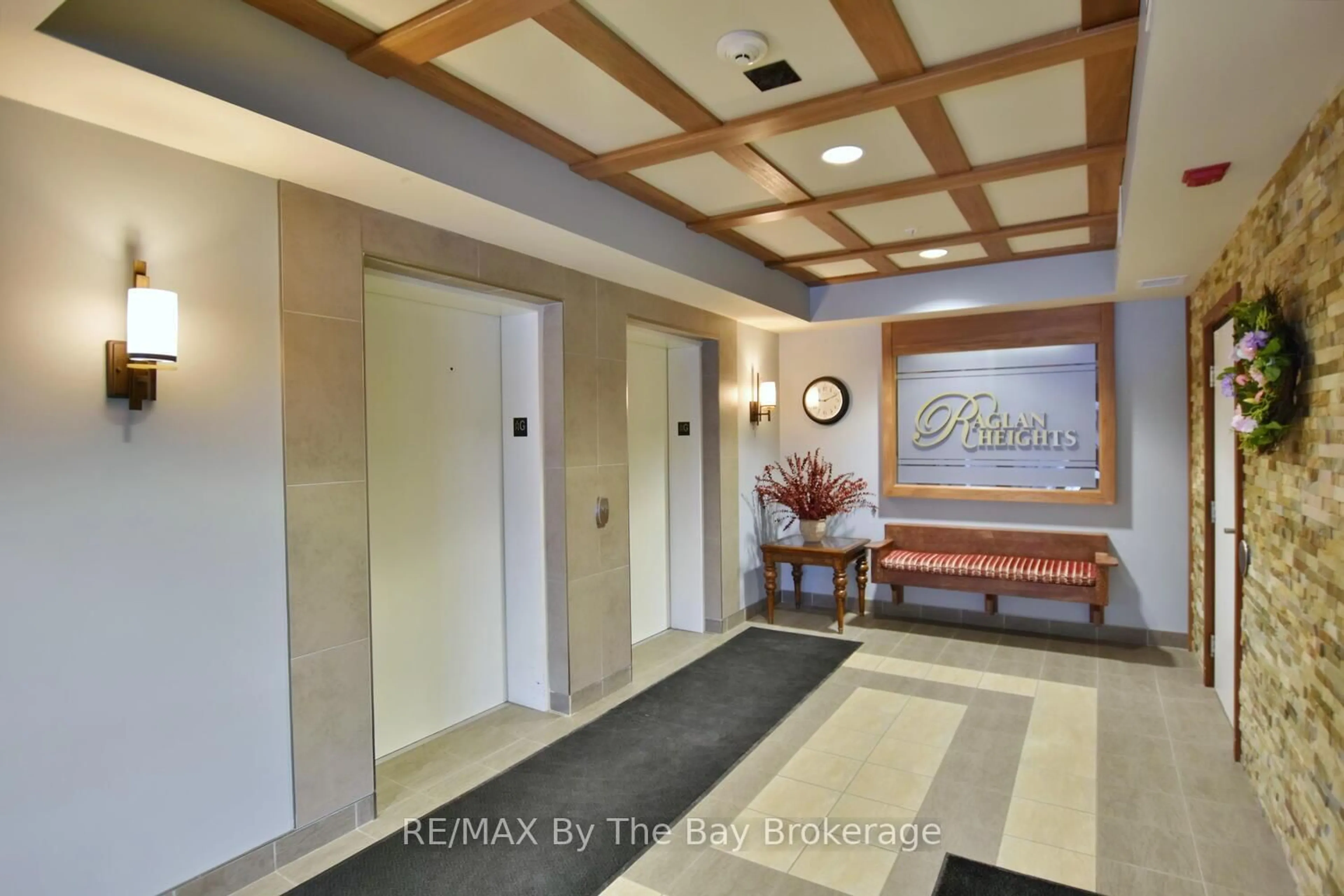 Indoor foyer for 91 Raglan St #409, Collingwood Ontario L9Y 0B2