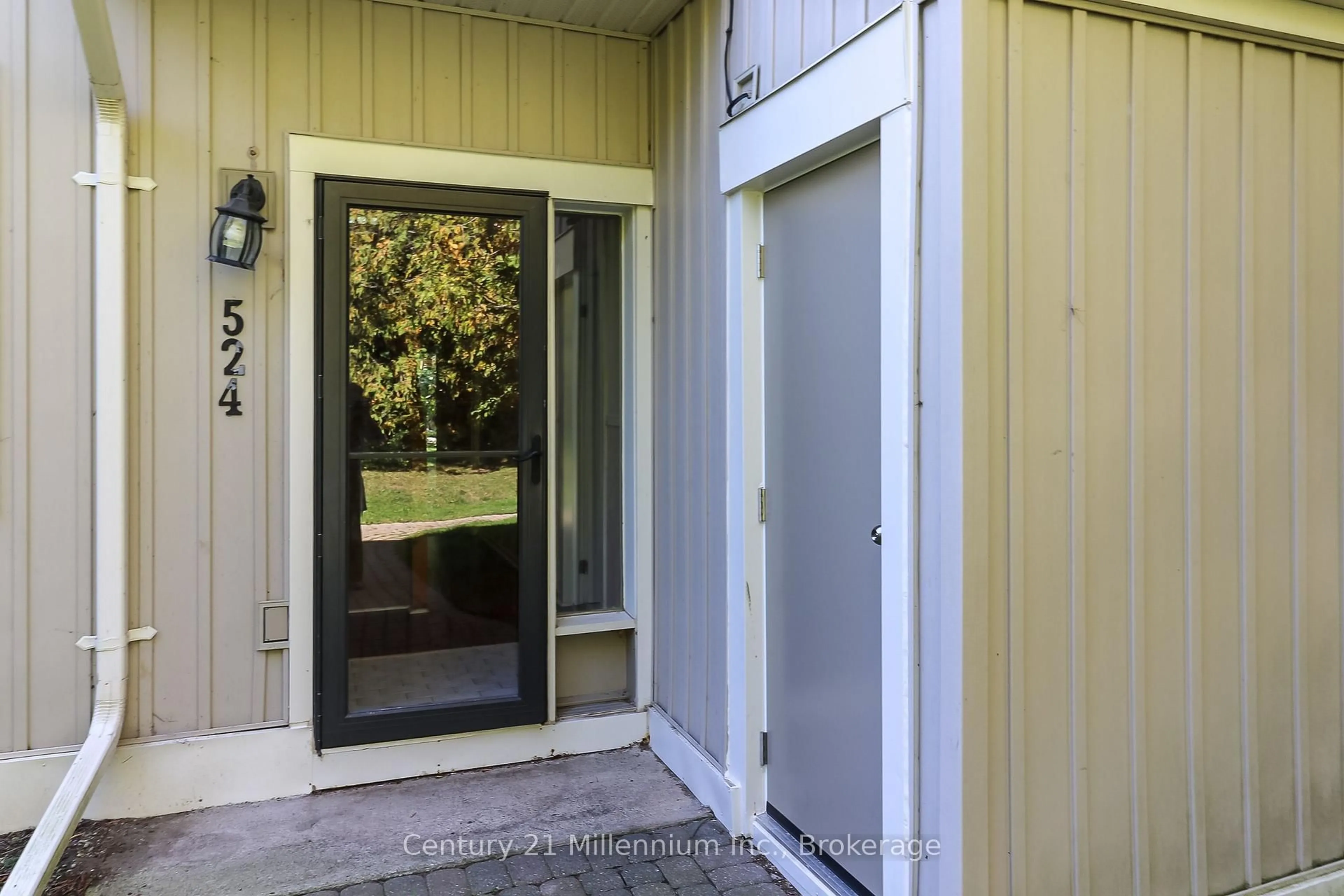 Indoor entryway for 524 Oxbow Cres, Collingwood Ontario L9Y 5B4