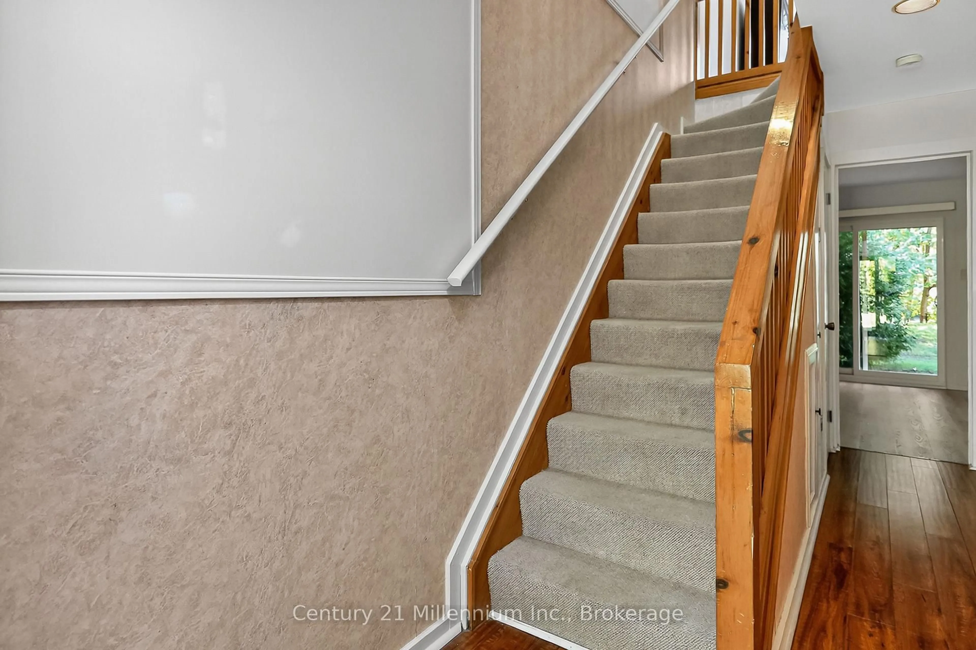 Stairs for 524 Oxbow Cres, Collingwood Ontario L9Y 5B4