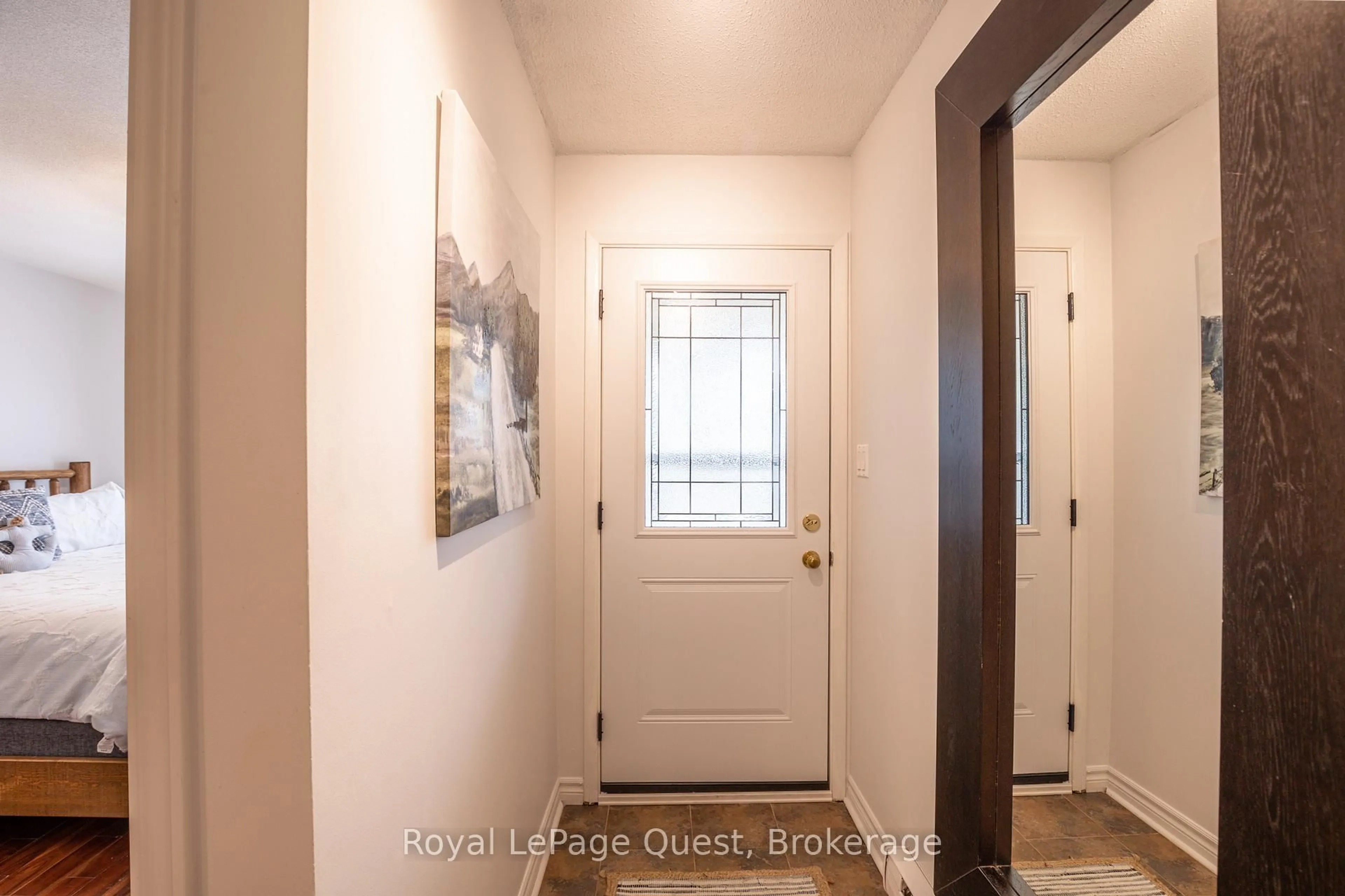 Indoor entryway for 81 LAGUNA Pkwy #8, Ramara Ontario L0K 1B0