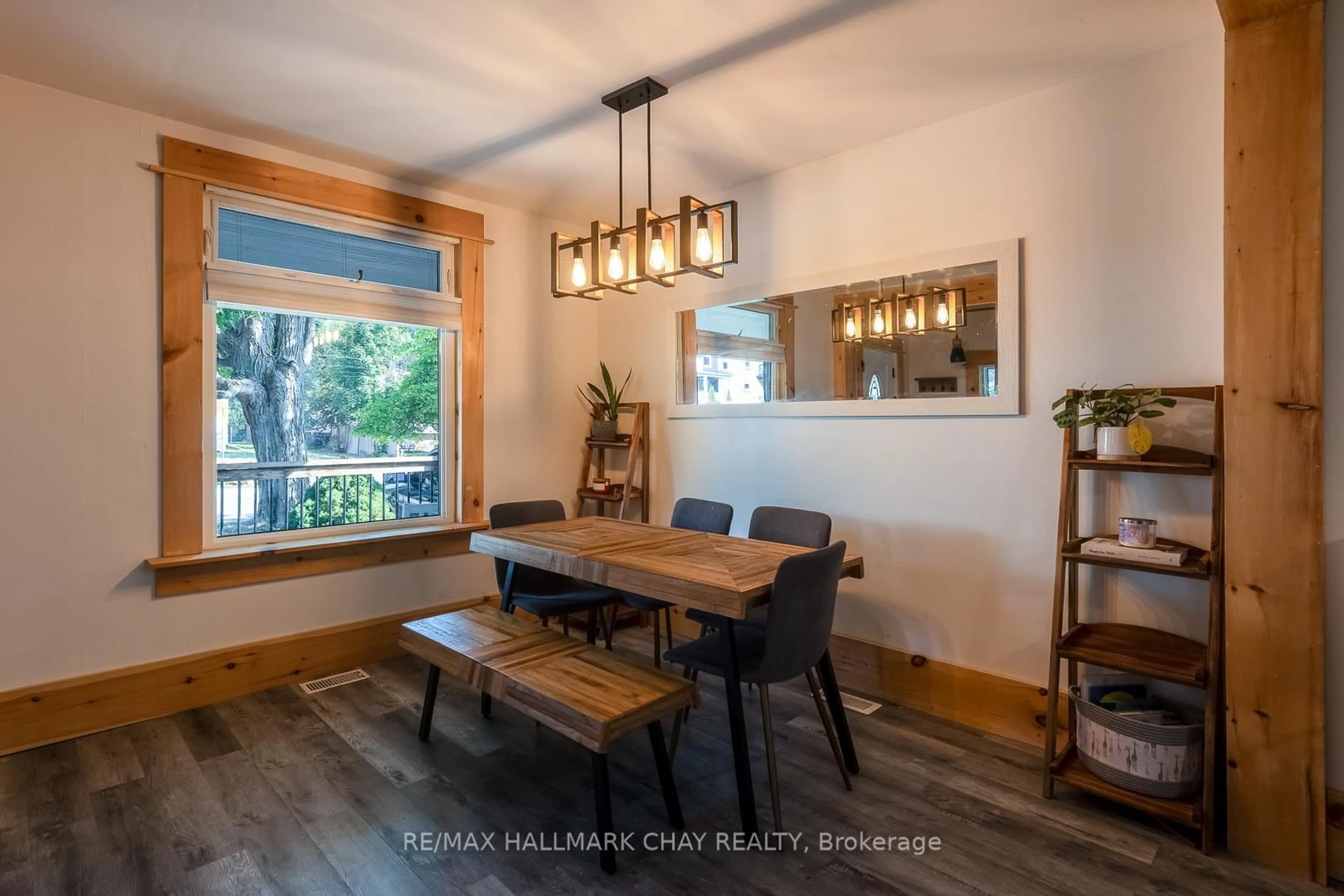 Dining room, wood/laminate floor for 109 Borland St, Orillia Ontario L3V 2B8