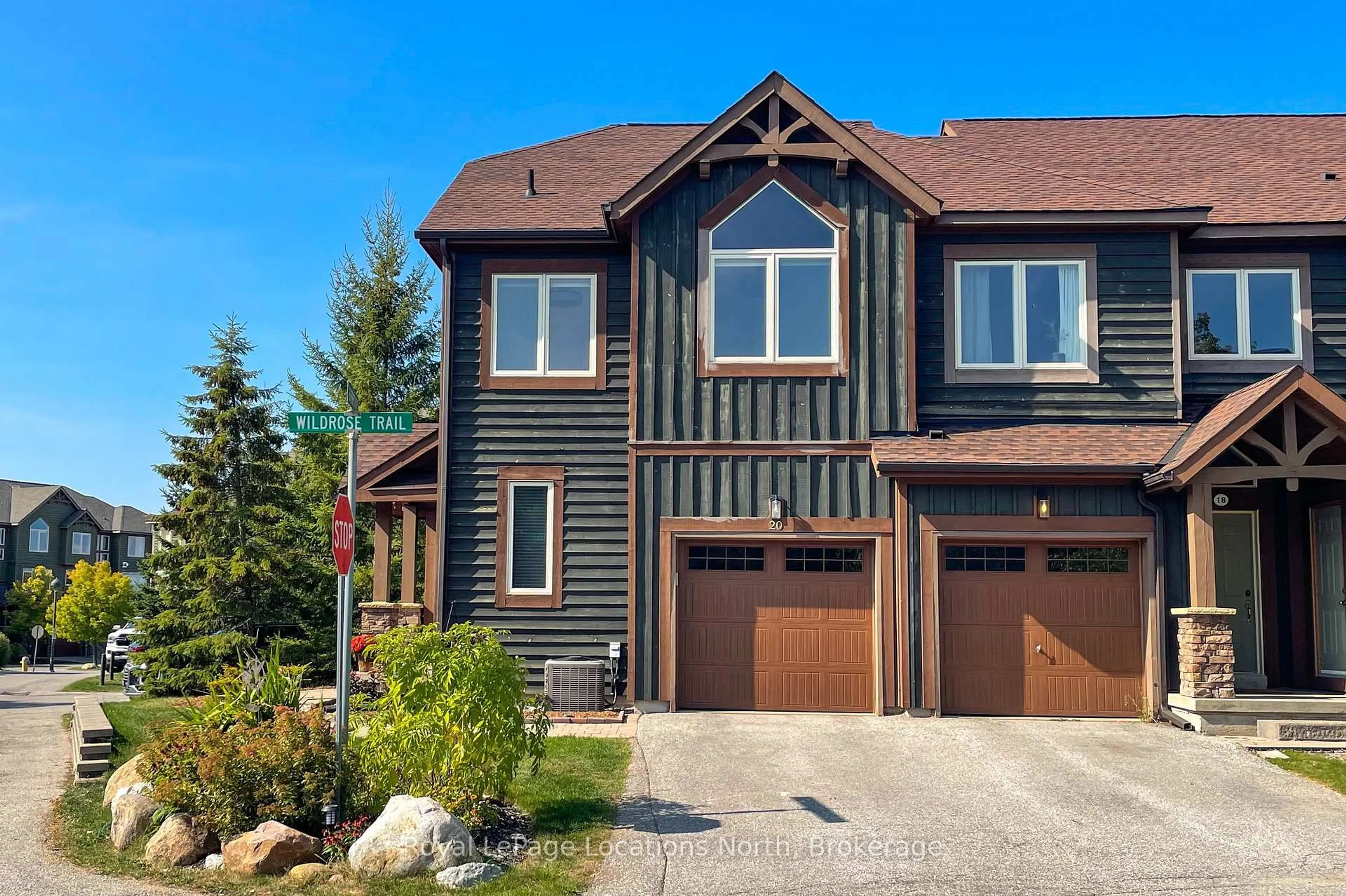 Home with vinyl exterior material, street for 20 Wildrose Tr, Collingwood Ontario L9Y 0J4