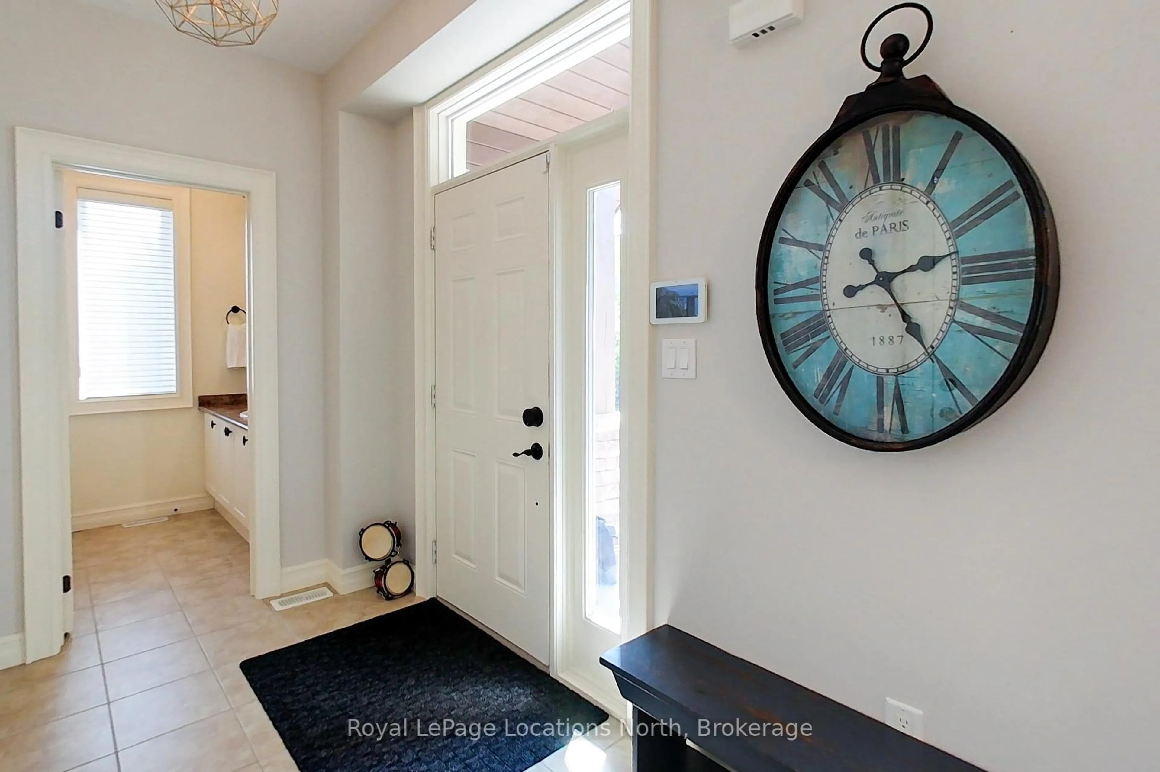 Indoor entryway for 20 Wildrose Tr, Collingwood Ontario L9Y 0J4