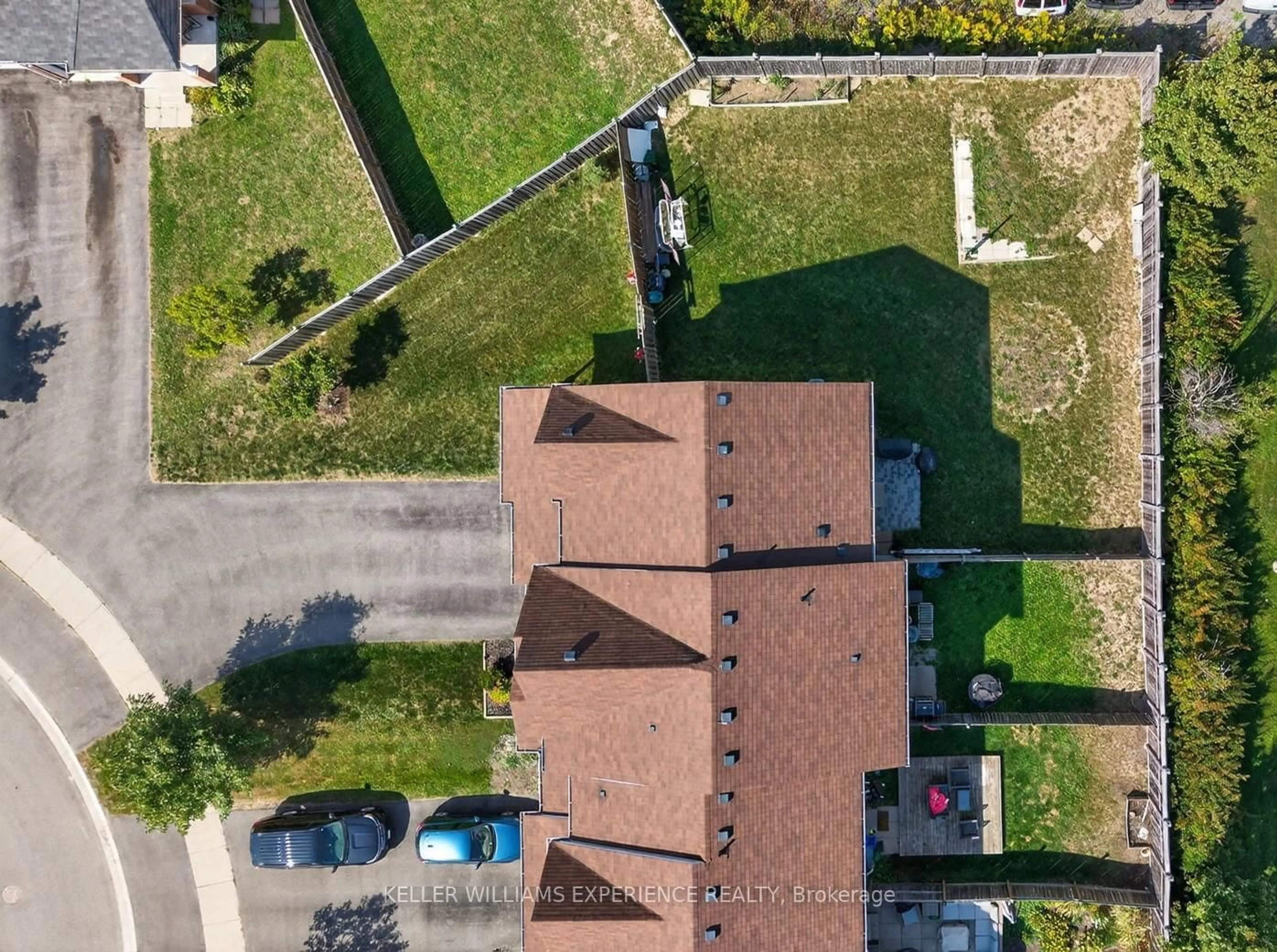 A pic from outside/outdoor area/front of a property/back of a property/a pic from drone, street for 70 Pearcey Cres, Barrie Ontario L4N 6R7