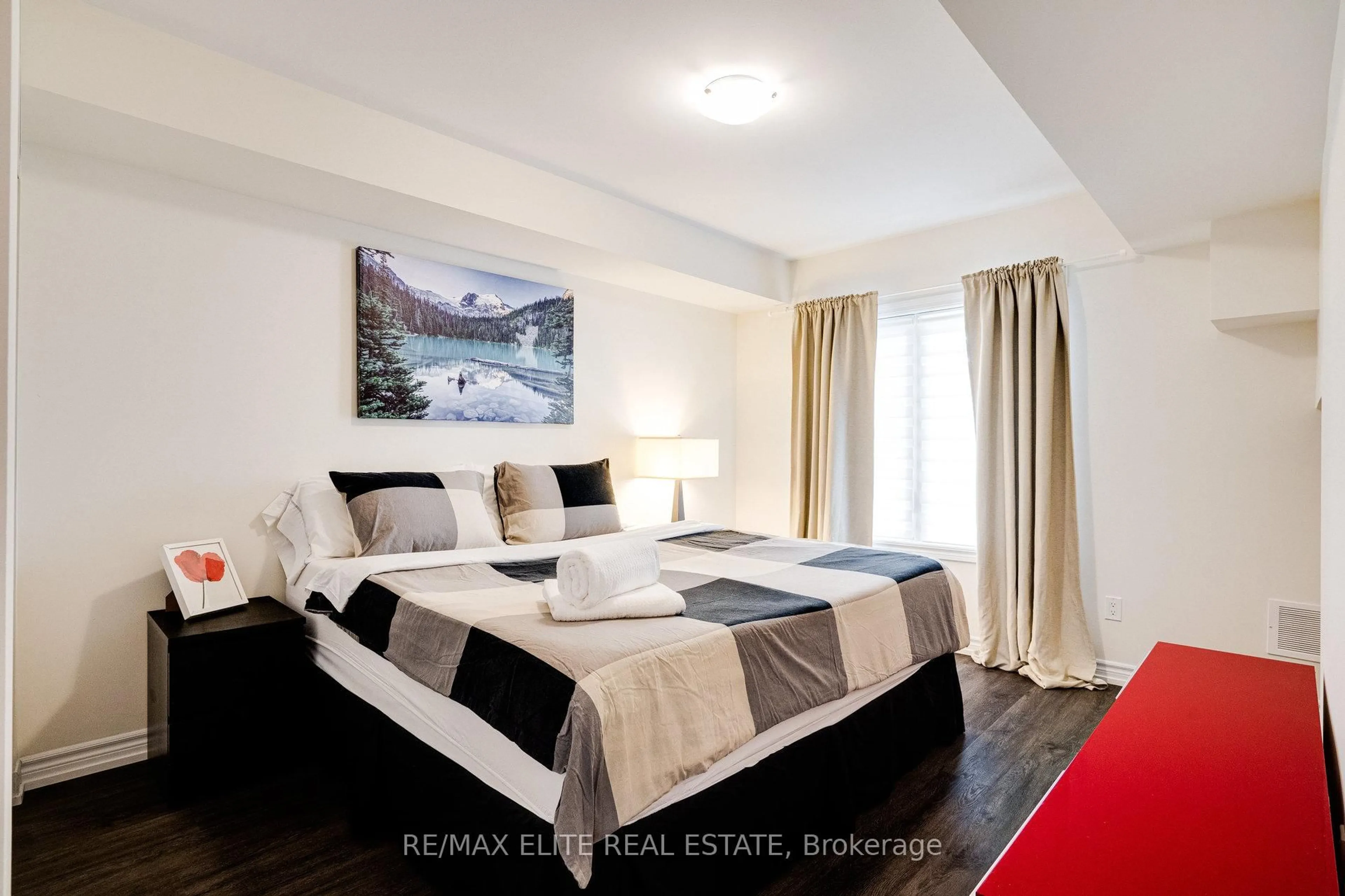 Bedroom with bed, unknown for 5 Anchorage Cres #303, Collingwood Ontario L9Y 0Y6