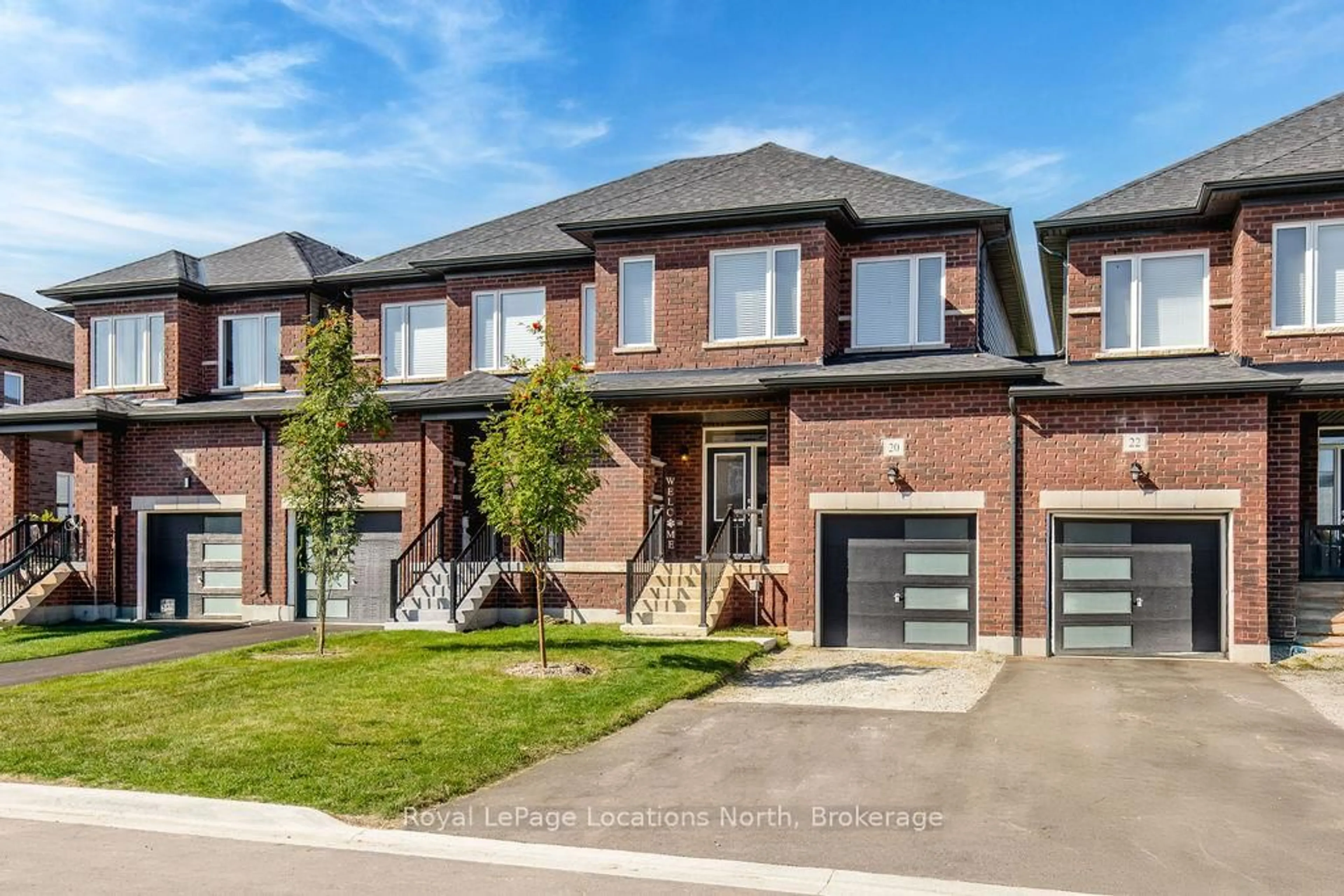 Home with brick exterior material, street for 20 Lisa St, Wasaga Beach Ontario L9Z 0K8