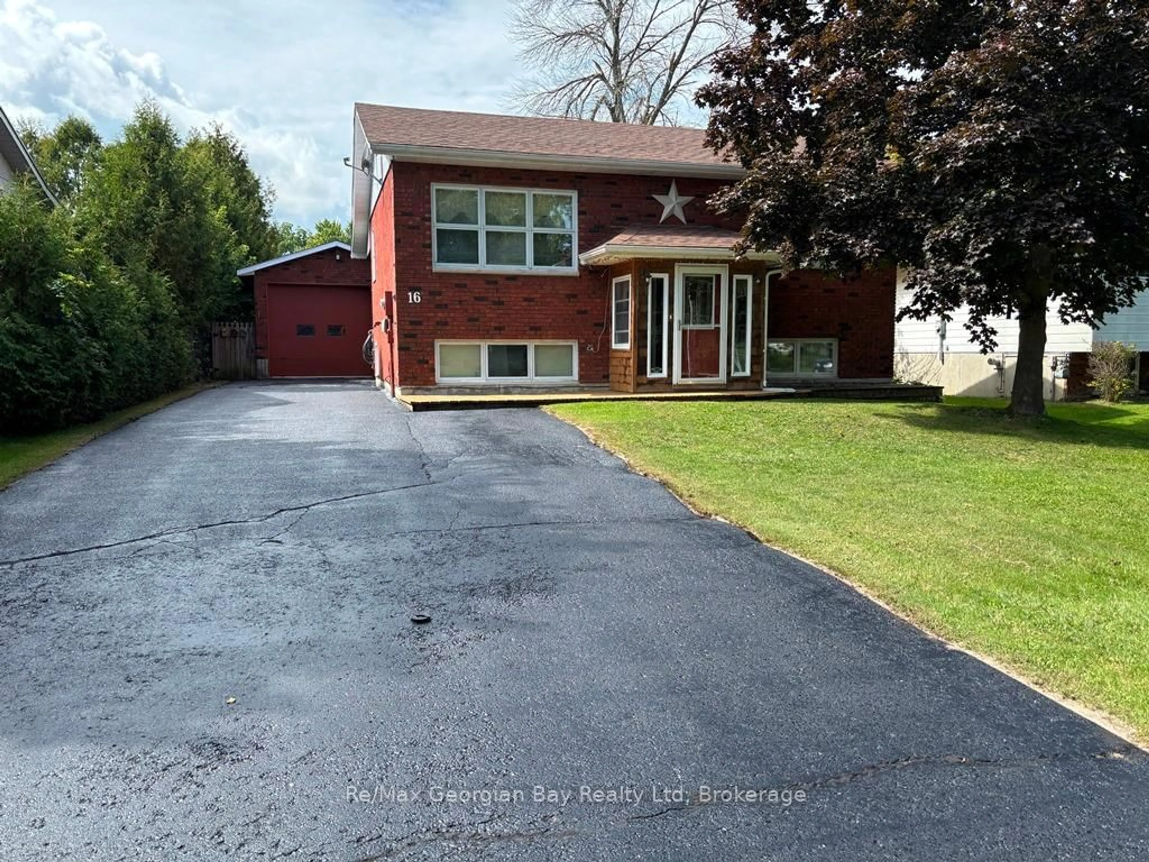 Unknown for 16 COMMUNITY CENTRE Dr, Severn Ontario L0K 1E0