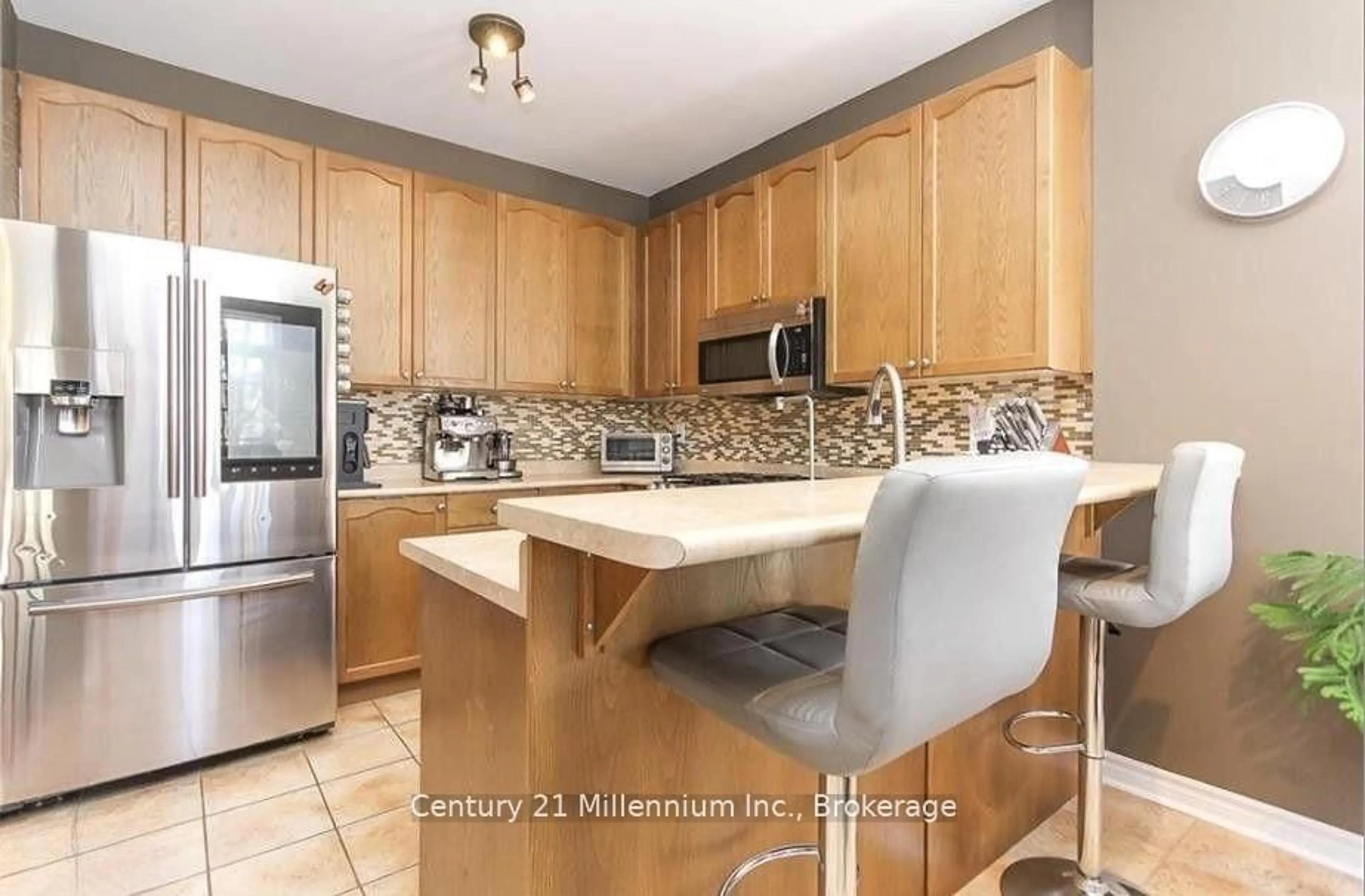 Standard kitchen, unknown for 7 Sparrow Lane, Wasaga Beach Ontario L9Z 1A9